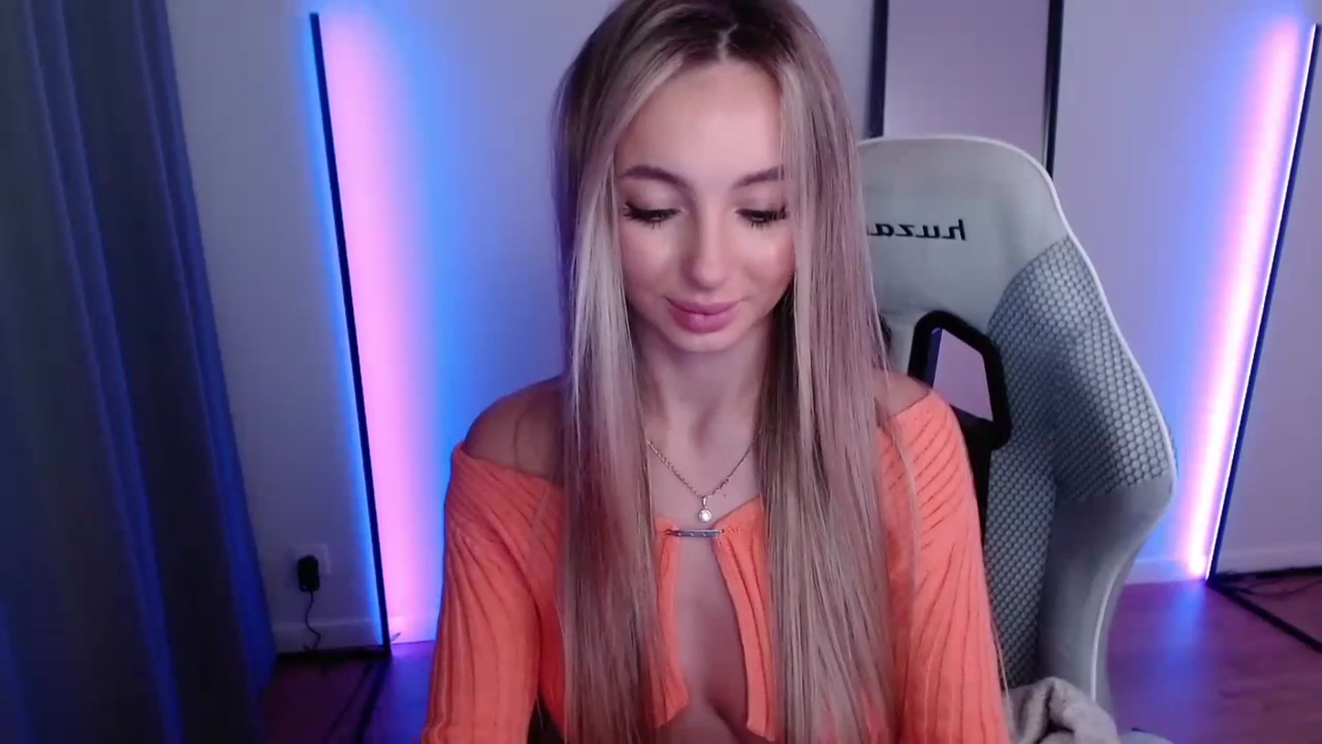 Gallery image thumbnail from AngelLove__'s myfreecams stream on, 11/14/2023, 24:28 image 1 of 20