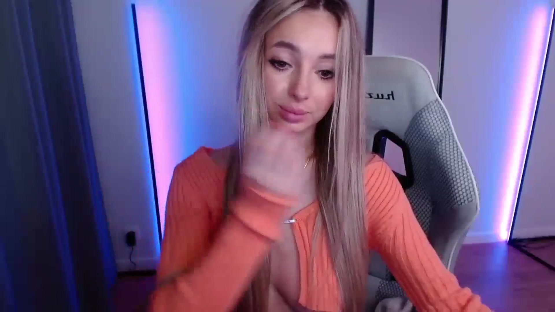 Gallery image thumbnail from AngelLove__'s myfreecams stream on, 11/14/2023, 24:28 image 13 of 20