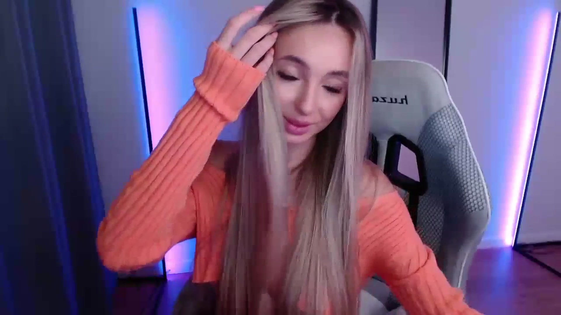 Gallery image thumbnail from AngelLove__'s myfreecams stream on, 11/14/2023, 24:28 image 5 of 20