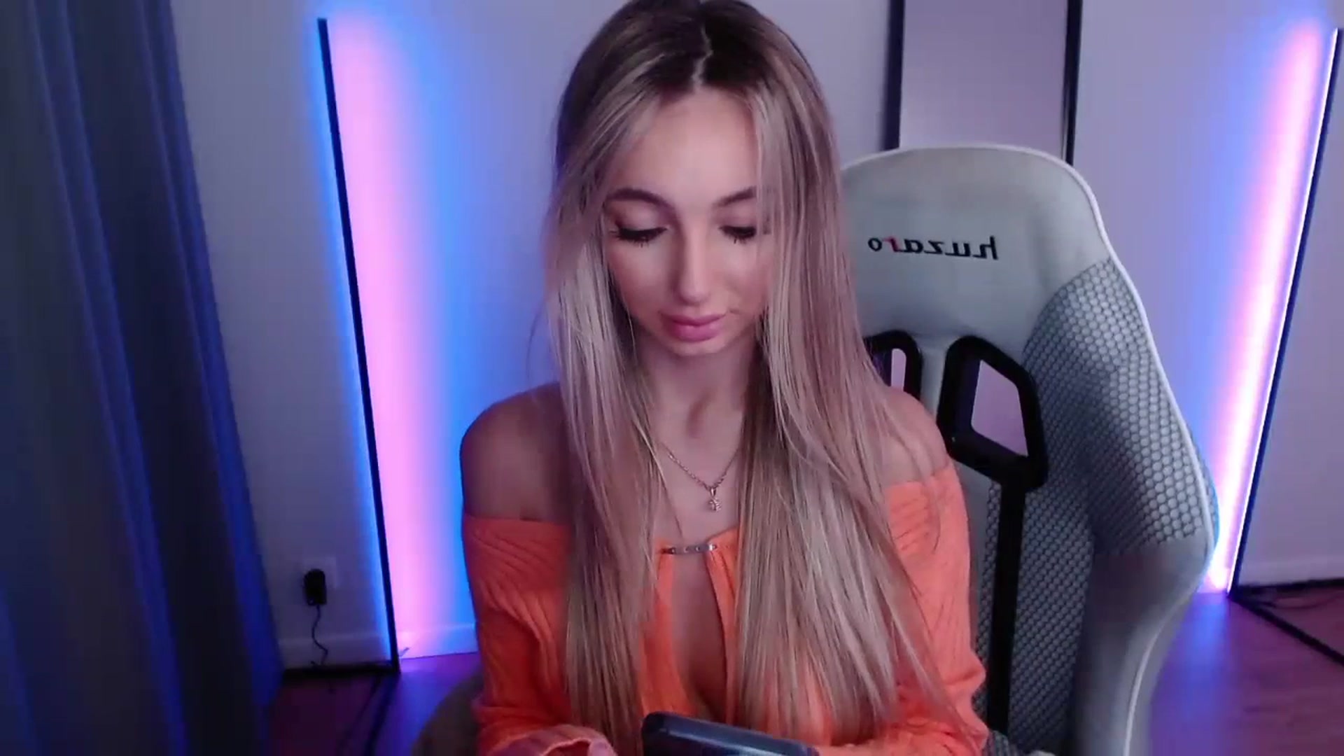 Gallery image thumbnail from AngelLove__'s myfreecams stream on, 11/14/2023, 24:28 image 4 of 20
