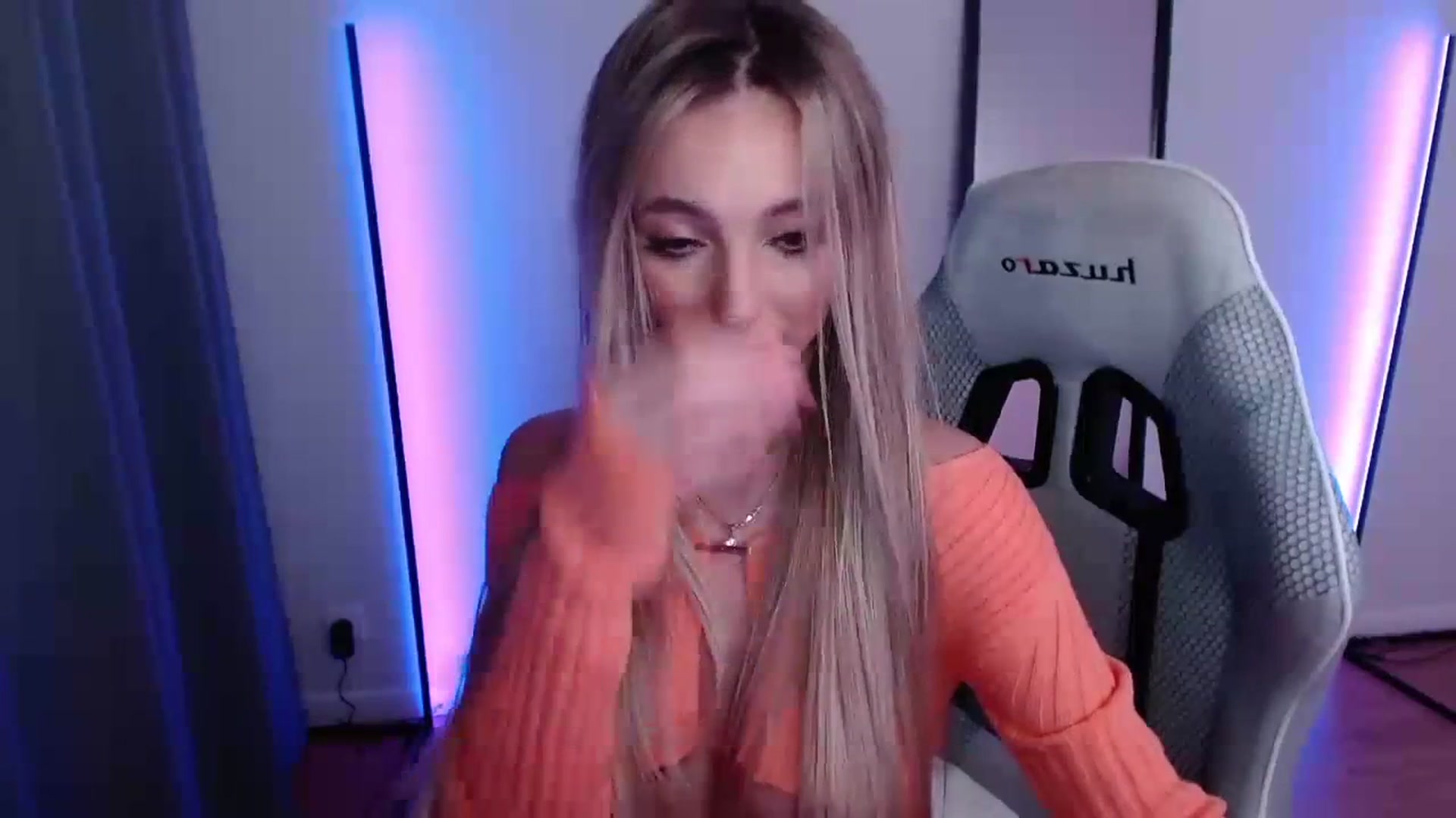 Gallery image thumbnail from AngelLove__'s myfreecams stream on, 11/14/2023, 24:28 image 7 of 20