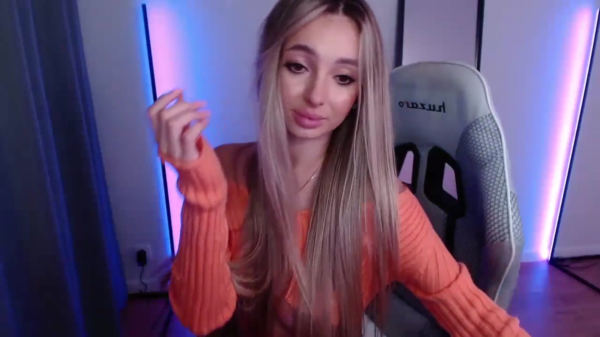 Gallery image thumbnail from AngelLove__'s myfreecams stream on, 11/14/2023, 24:28 image 12 of 20