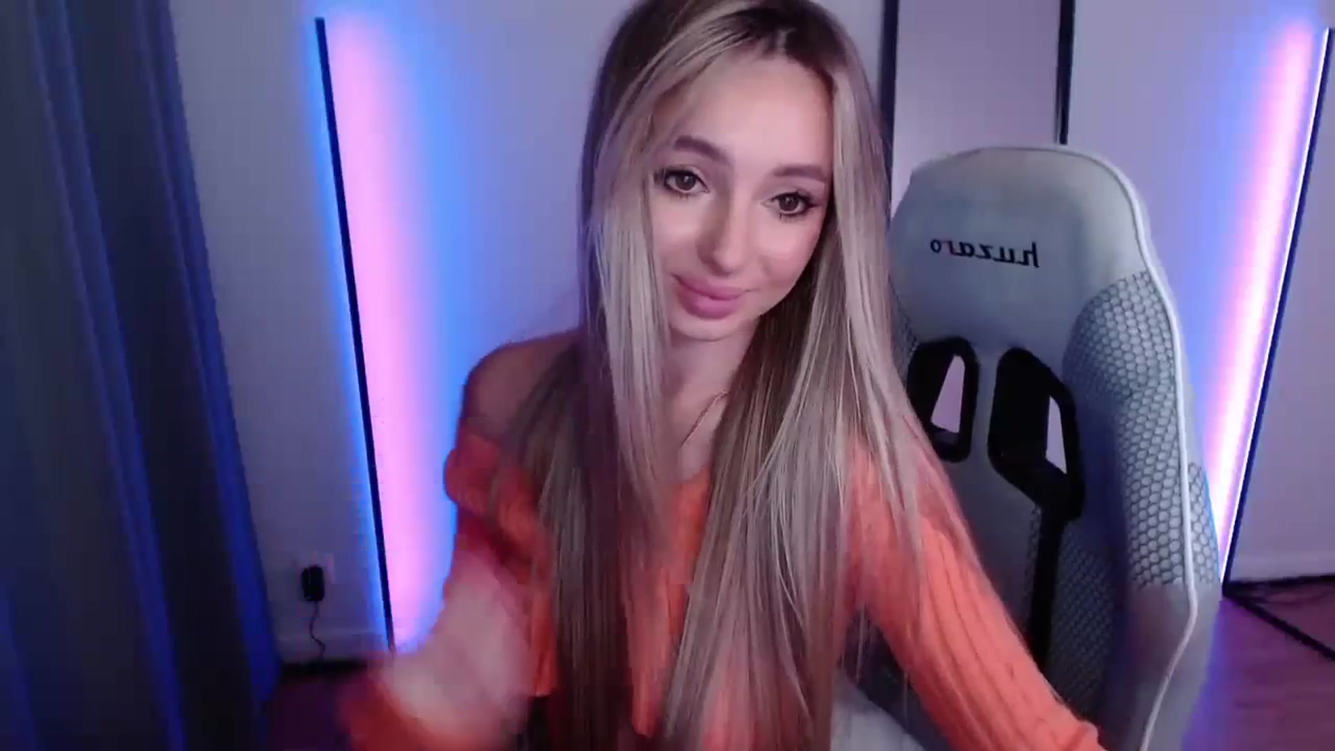 Gallery image thumbnail from AngelLove__'s myfreecams stream on, 11/14/2023, 24:28 image 3 of 20