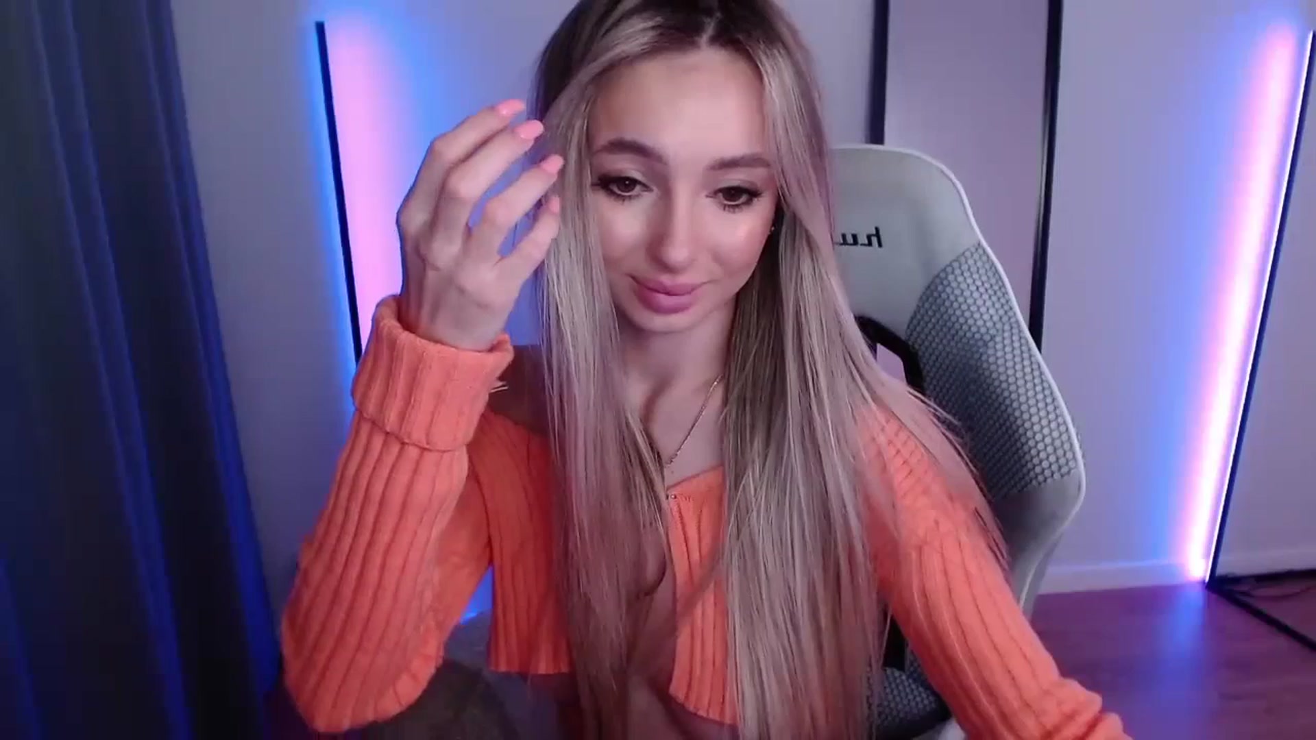 Gallery image thumbnail from AngelLove__'s myfreecams stream on, 11/14/2023, 01:48 image 12 of 20