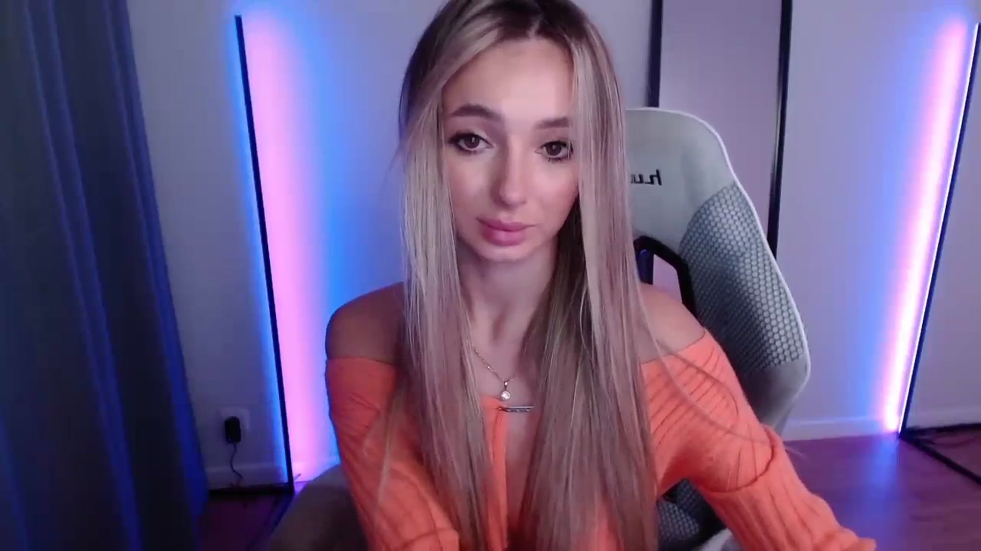 Gallery image thumbnail from AngelLove__'s myfreecams stream on, 11/14/2023, 01:48 image 13 of 20