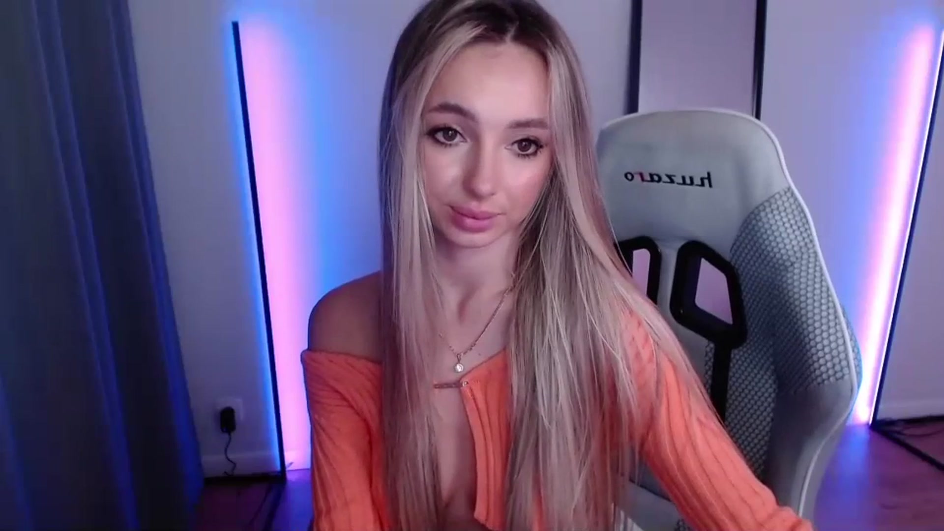 Gallery image thumbnail from AngelLove__'s myfreecams stream on, 11/14/2023, 01:48 image 9 of 20