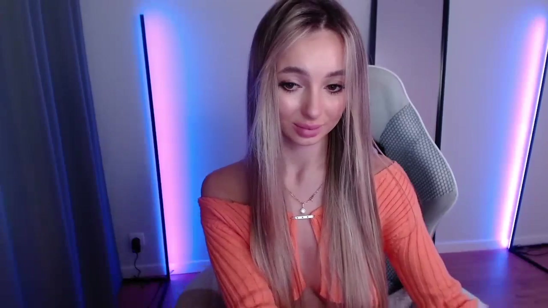 Gallery image thumbnail from AngelLove__'s myfreecams stream on, 11/14/2023, 01:48 image 7 of 20