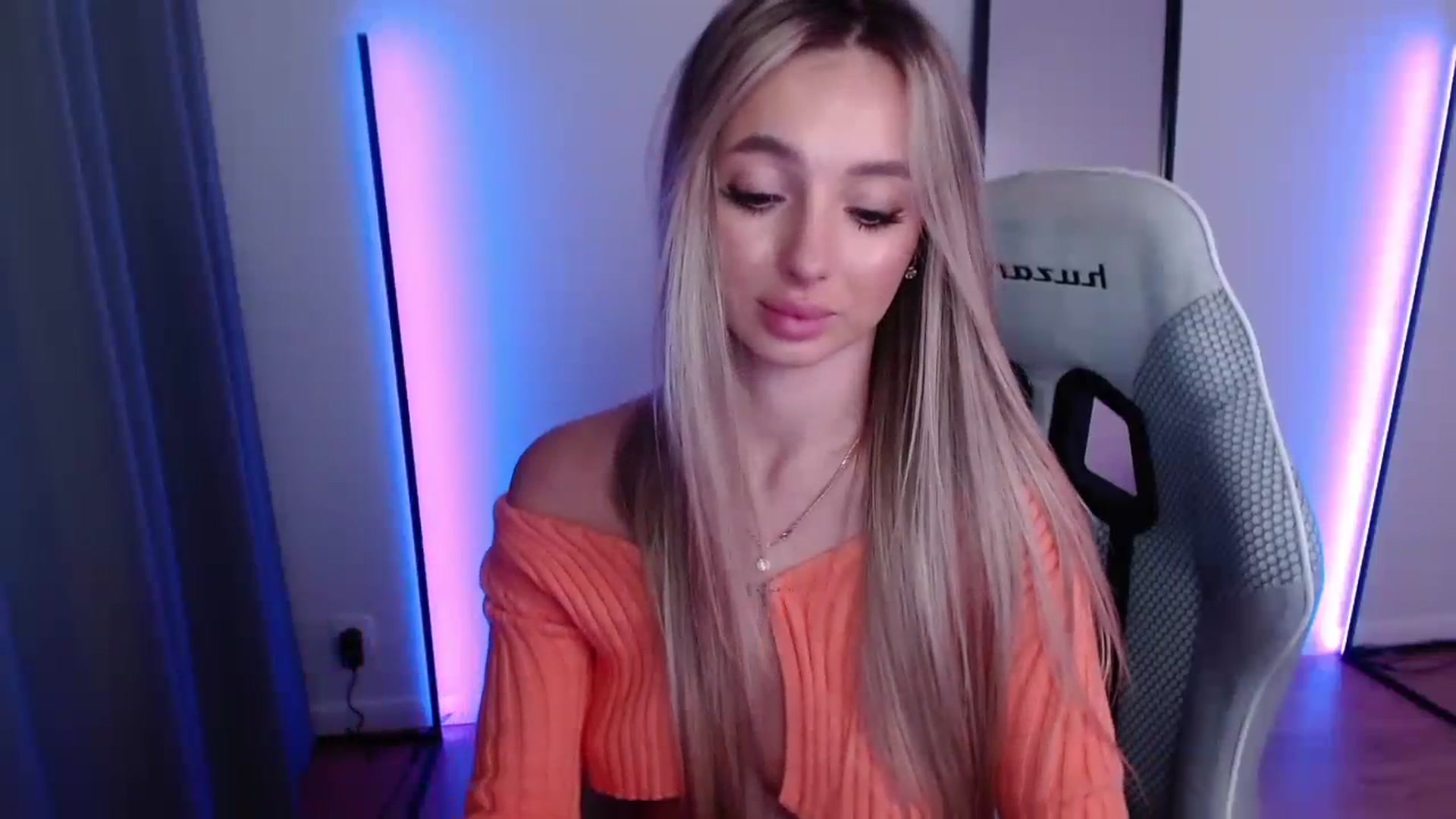 Gallery image thumbnail from AngelLove__'s myfreecams stream on, 11/14/2023, 01:48 image 10 of 20
