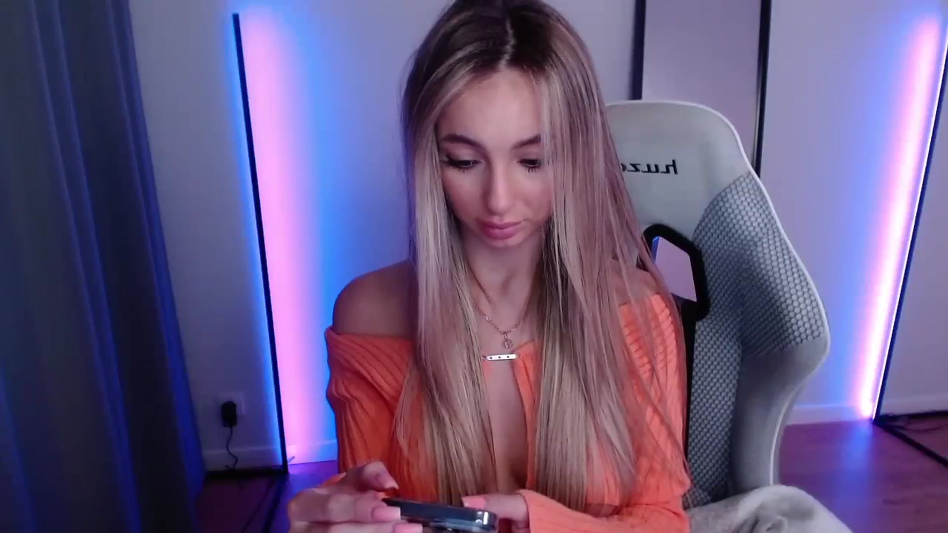 Gallery image thumbnail from AngelLove__'s myfreecams stream on, 11/14/2023, 01:48 image 4 of 20