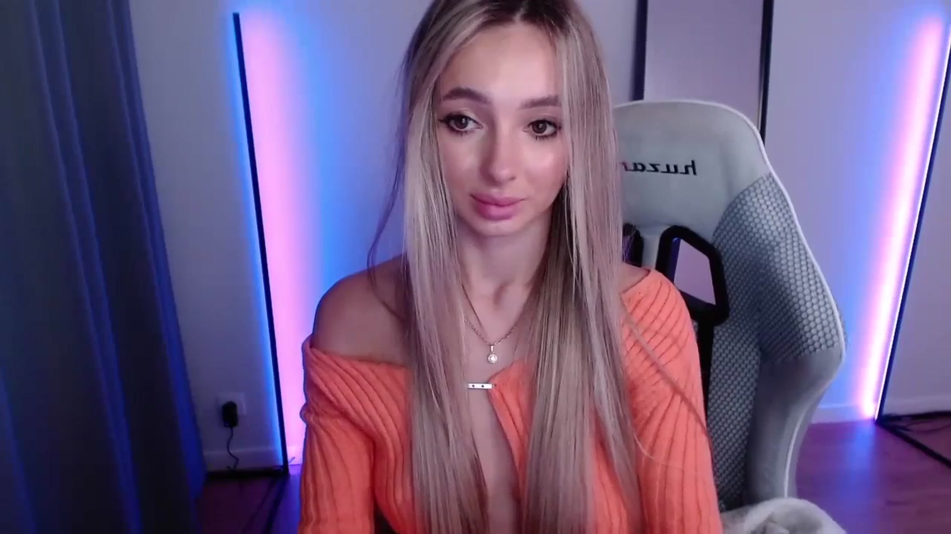 Gallery image thumbnail from AngelLove__'s myfreecams stream on, 11/14/2023, 01:48 image 5 of 20