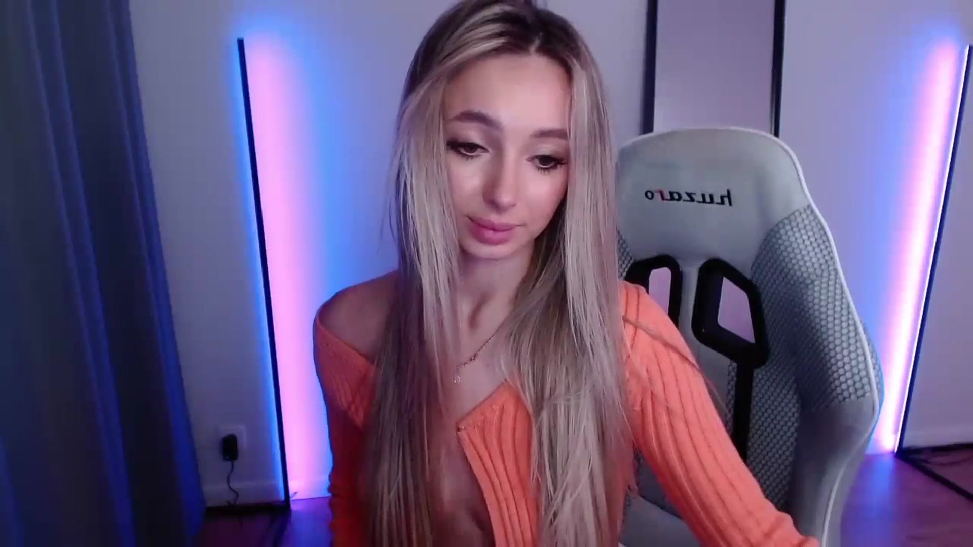 Gallery image thumbnail from AngelLove__'s myfreecams stream on, 11/14/2023, 01:48 image 17 of 20