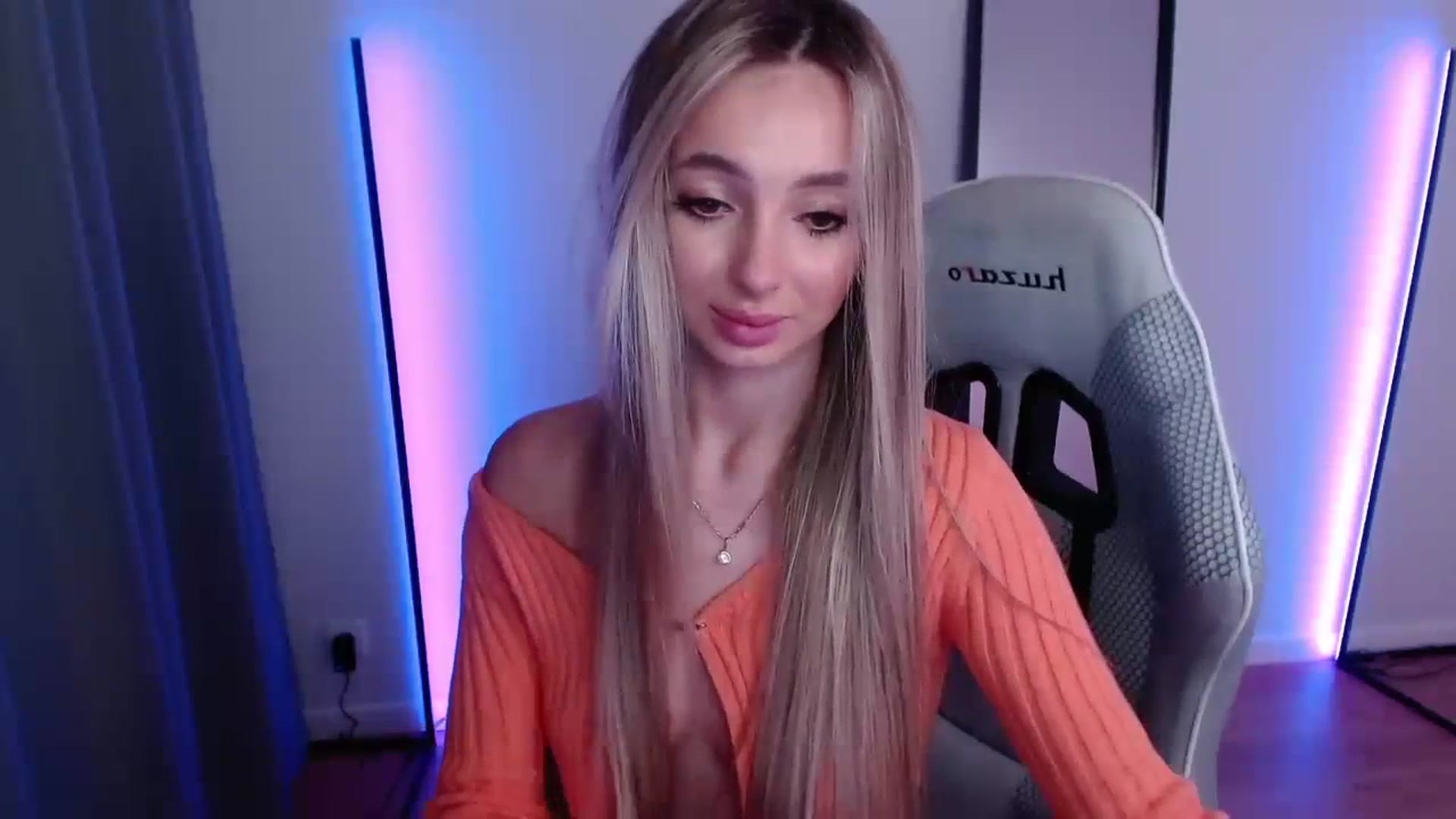 Gallery image thumbnail from AngelLove__'s myfreecams stream on, 11/14/2023, 01:48 image 19 of 20