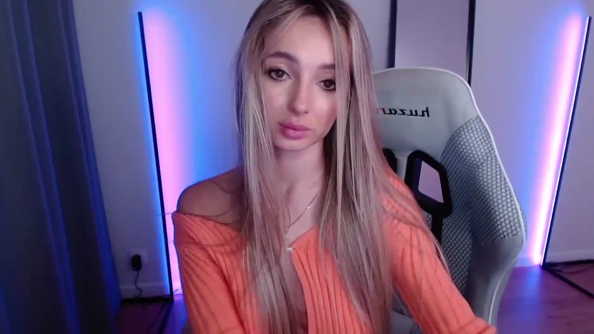 Gallery image thumbnail from AngelLove__'s myfreecams stream on, 11/14/2023, 02:39 image 18 of 20