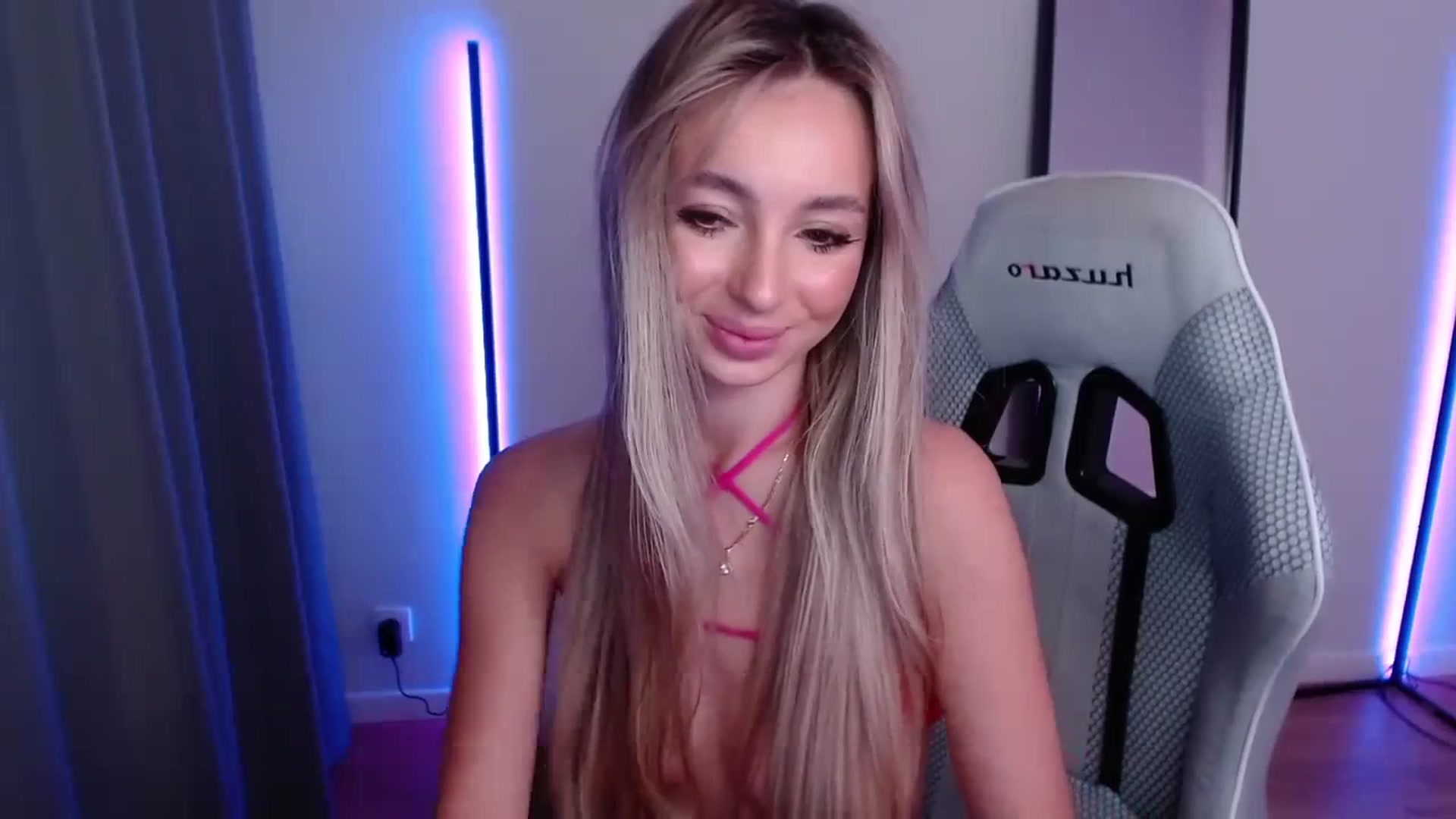 Gallery image thumbnail from AngelLove__'s myfreecams stream on, 11/14/2023, 23:40 image 15 of 20