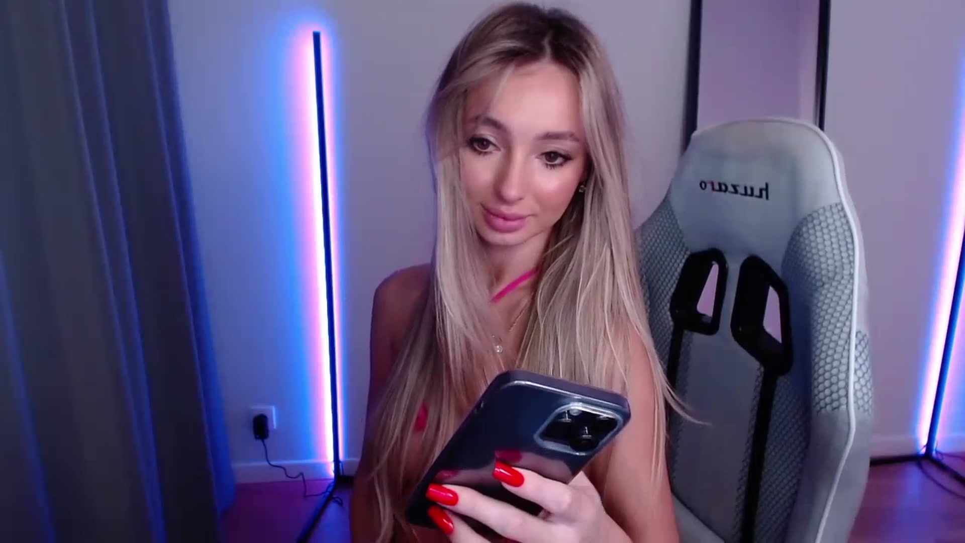 Gallery image thumbnail from AngelLove__'s myfreecams stream on, 11/14/2023, 23:40 image 13 of 20