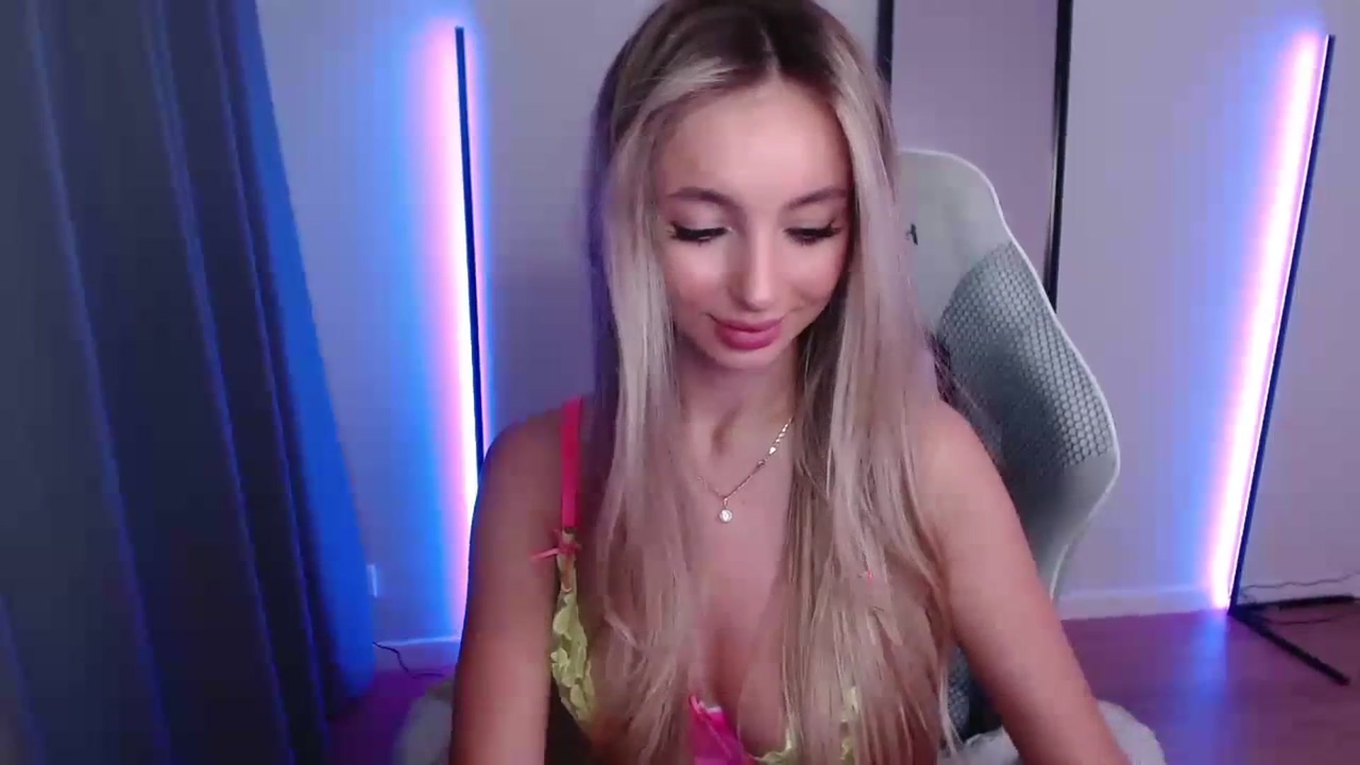 Gallery image thumbnail from AngelLove__'s myfreecams stream on, 11/28/2023, 01:41 image 6 of 20