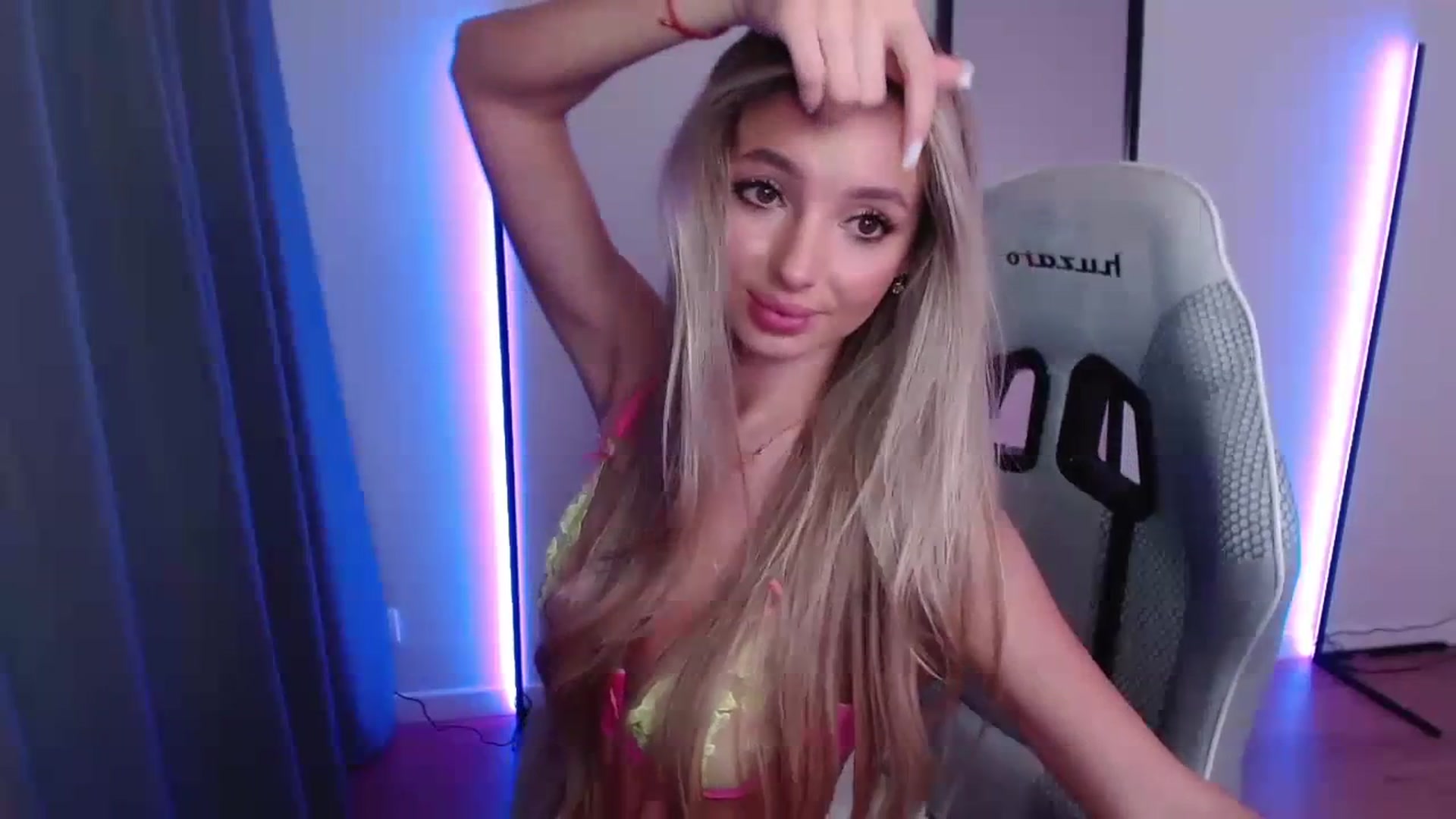 Gallery image thumbnail from AngelLove__'s myfreecams stream on, 11/28/2023, 01:41 image 9 of 20