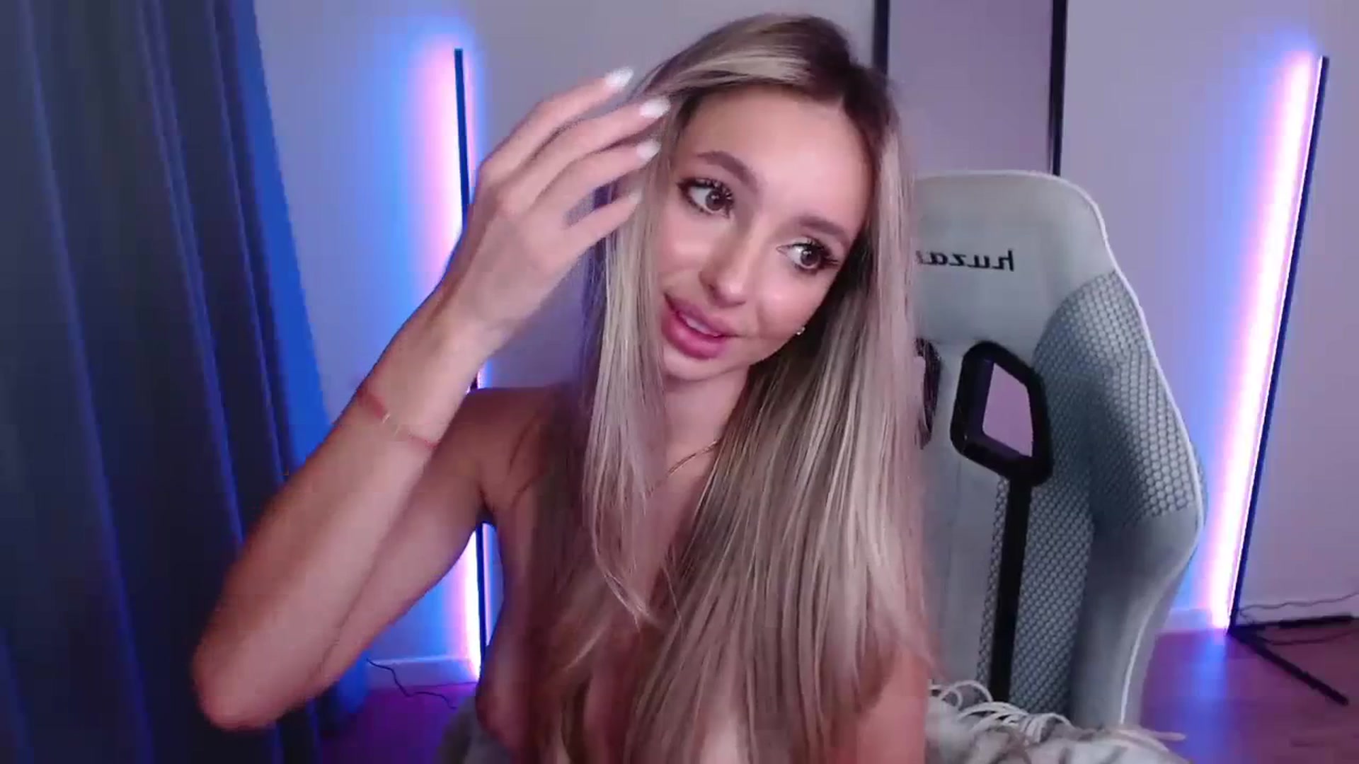 Gallery image thumbnail from AngelLove__'s myfreecams stream on, 11/28/2023, 02:31 image 19 of 20