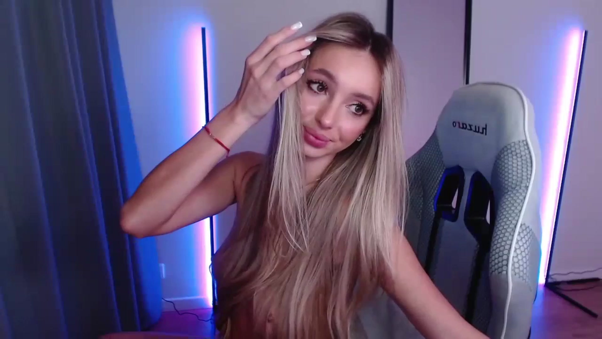Gallery image thumbnail from AngelLove__'s myfreecams stream on, 11/28/2023, 02:31 image 8 of 20