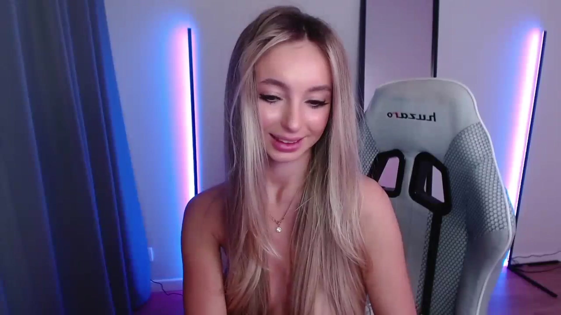 Gallery image thumbnail from AngelLove__'s myfreecams stream on, 11/28/2023, 03:41 image 10 of 20