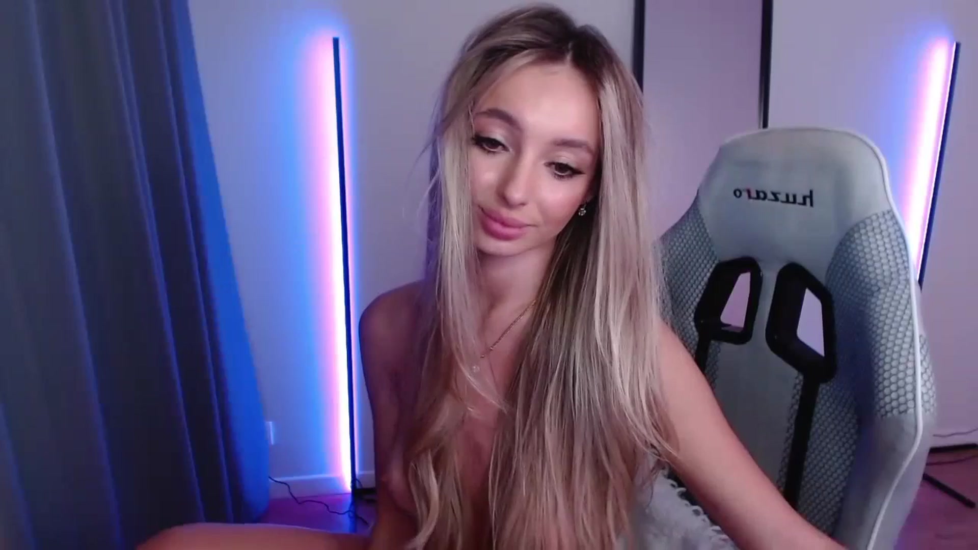 Gallery image thumbnail from AngelLove__'s myfreecams stream on, 11/28/2023, 03:41 image 1 of 20