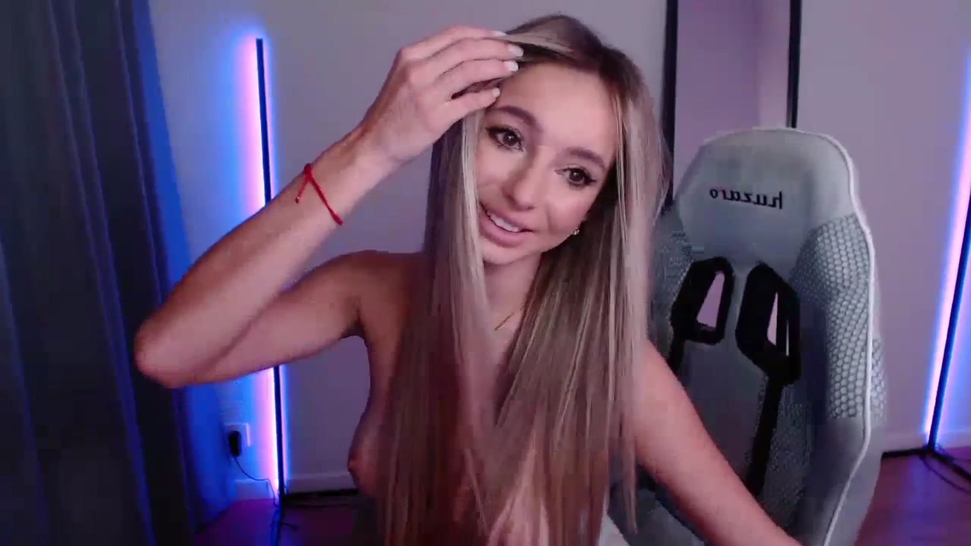 Gallery image thumbnail from AngelLove__'s myfreecams stream on, 12/02/2023, 24:10 image 5 of 20
