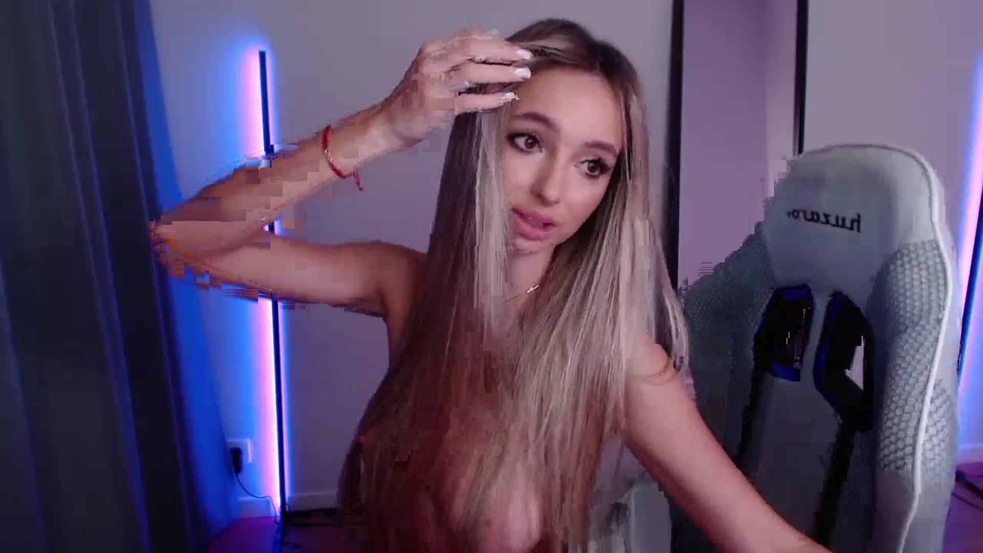 Gallery image thumbnail from AngelLove__'s myfreecams stream on, 12/02/2023, 24:10 image 18 of 20