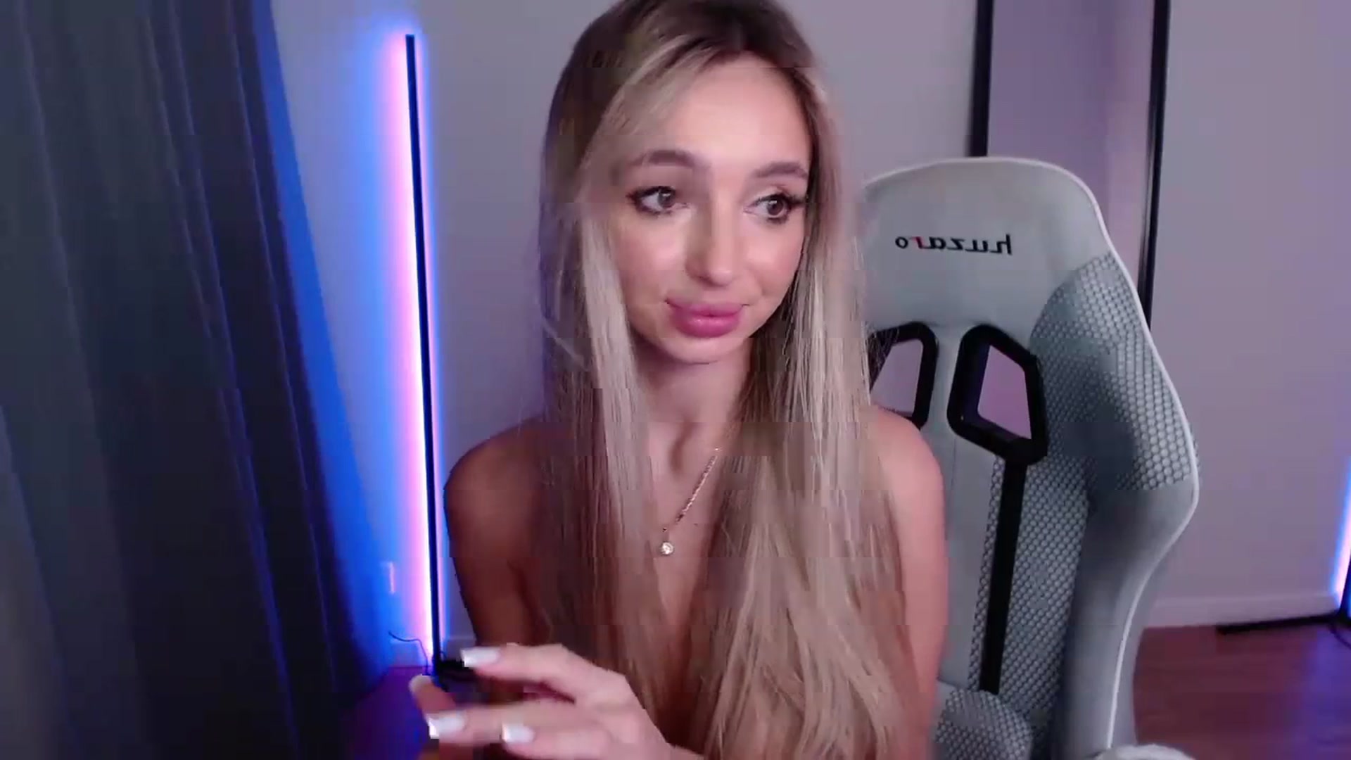 Gallery image thumbnail from AngelLove__'s myfreecams stream on, 12/02/2023, 06:35 image 14 of 20