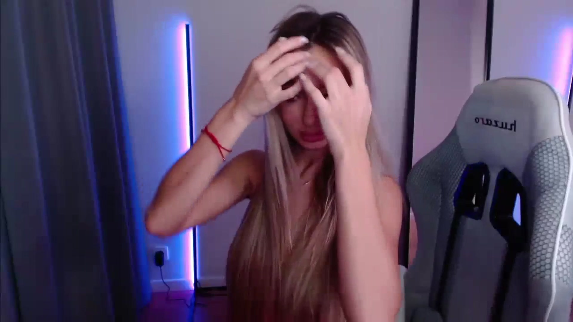 Gallery image thumbnail from AngelLove__'s myfreecams stream on, 12/03/2023, 06:37 image 5 of 20