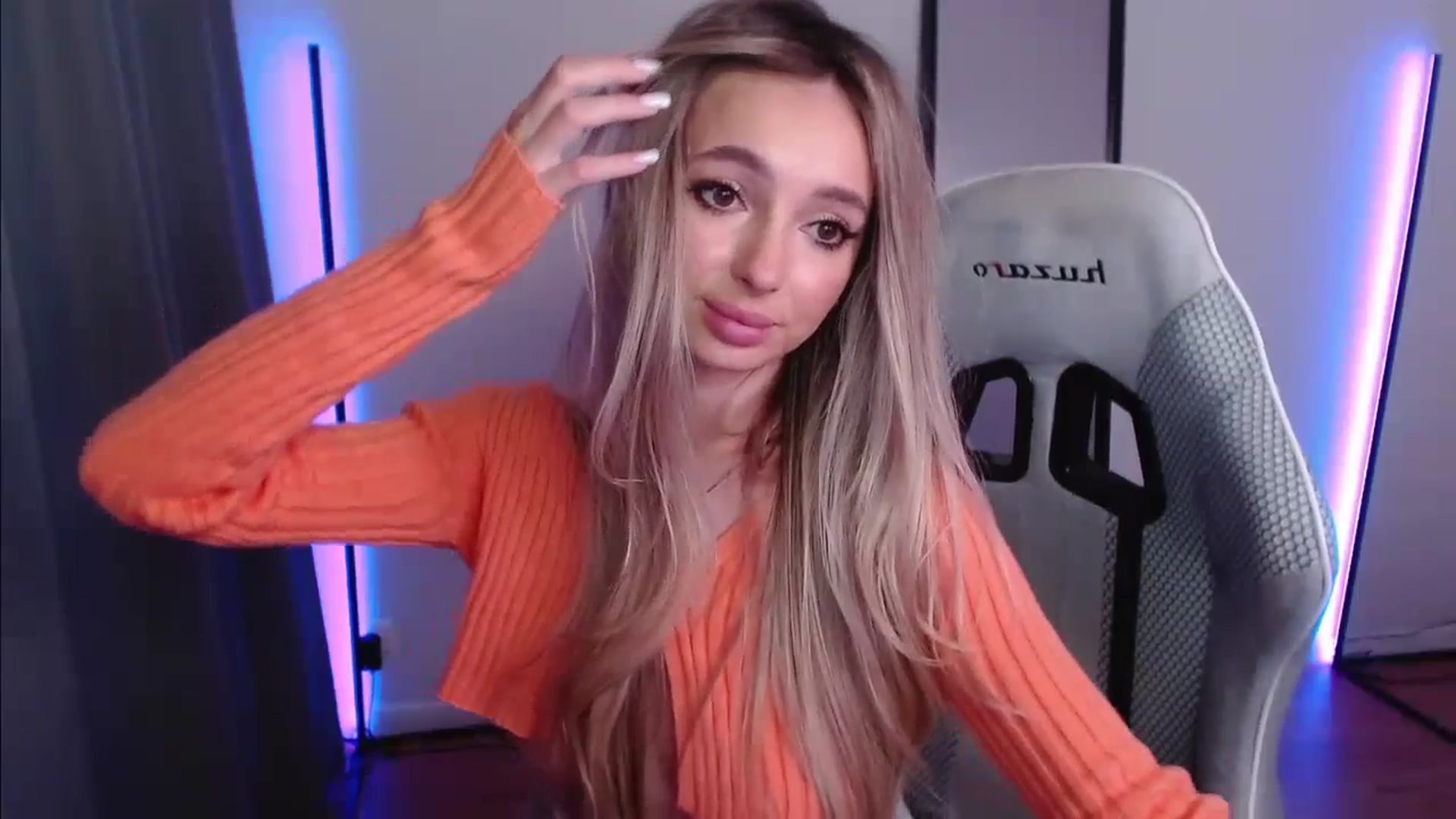Gallery image thumbnail from AngelLove__'s myfreecams stream on, 12/05/2023, 02:12 image 14 of 20