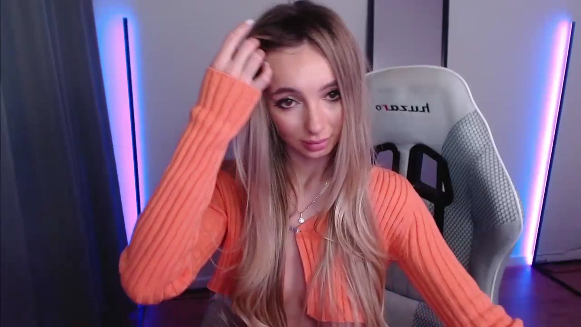 Gallery image thumbnail from AngelLove__'s myfreecams stream on, 12/05/2023, 02:12 image 13 of 20