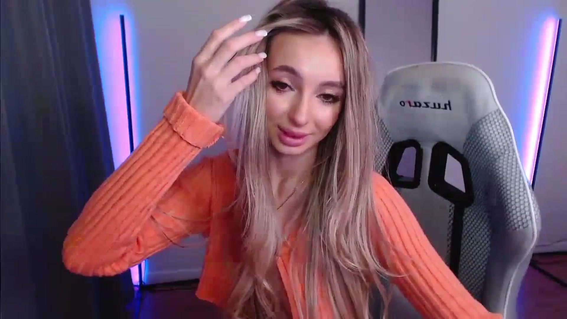 Gallery image thumbnail from AngelLove__'s myfreecams stream on, 12/05/2023, 02:12 image 8 of 20