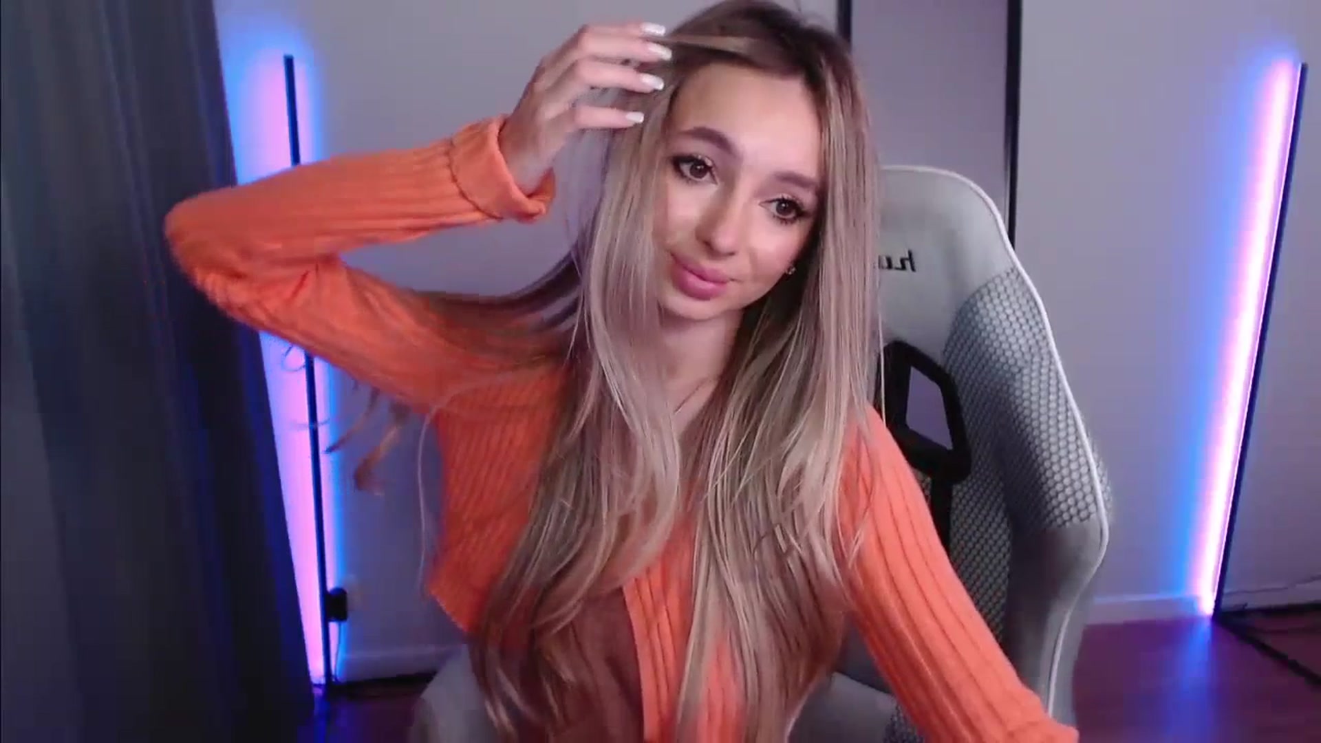 Gallery image thumbnail from AngelLove__'s myfreecams stream on, 12/05/2023, 02:12 image 18 of 20