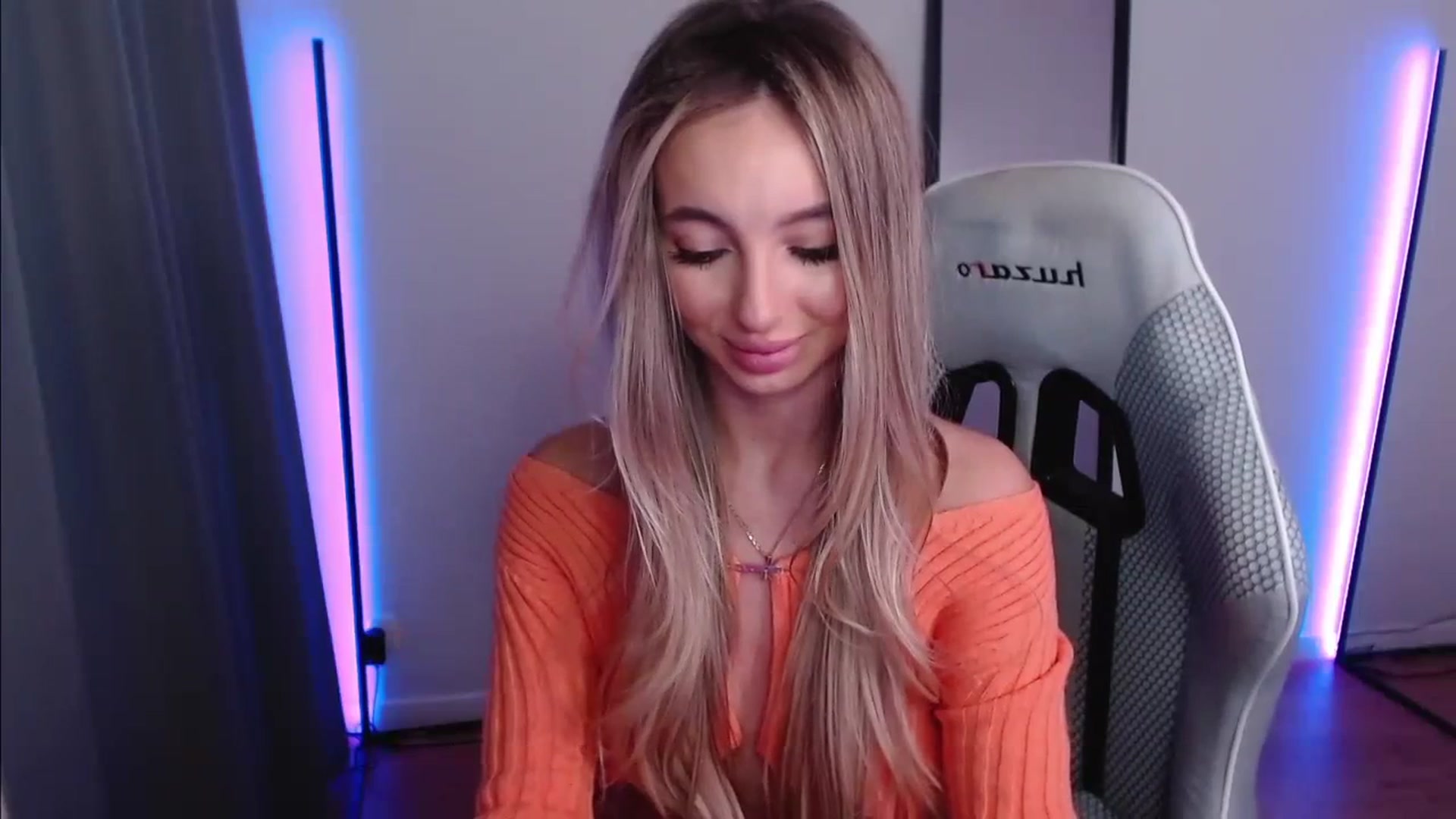 Gallery image thumbnail from AngelLove__'s myfreecams stream on, 12/05/2023, 02:12 image 20 of 20