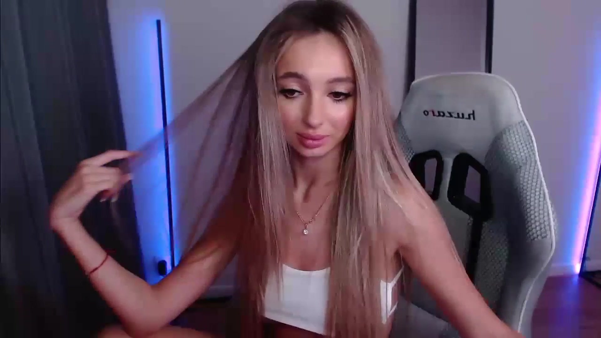 Gallery image thumbnail from AngelLove__'s myfreecams stream on, 12/07/2023, 02:55 image 7 of 20