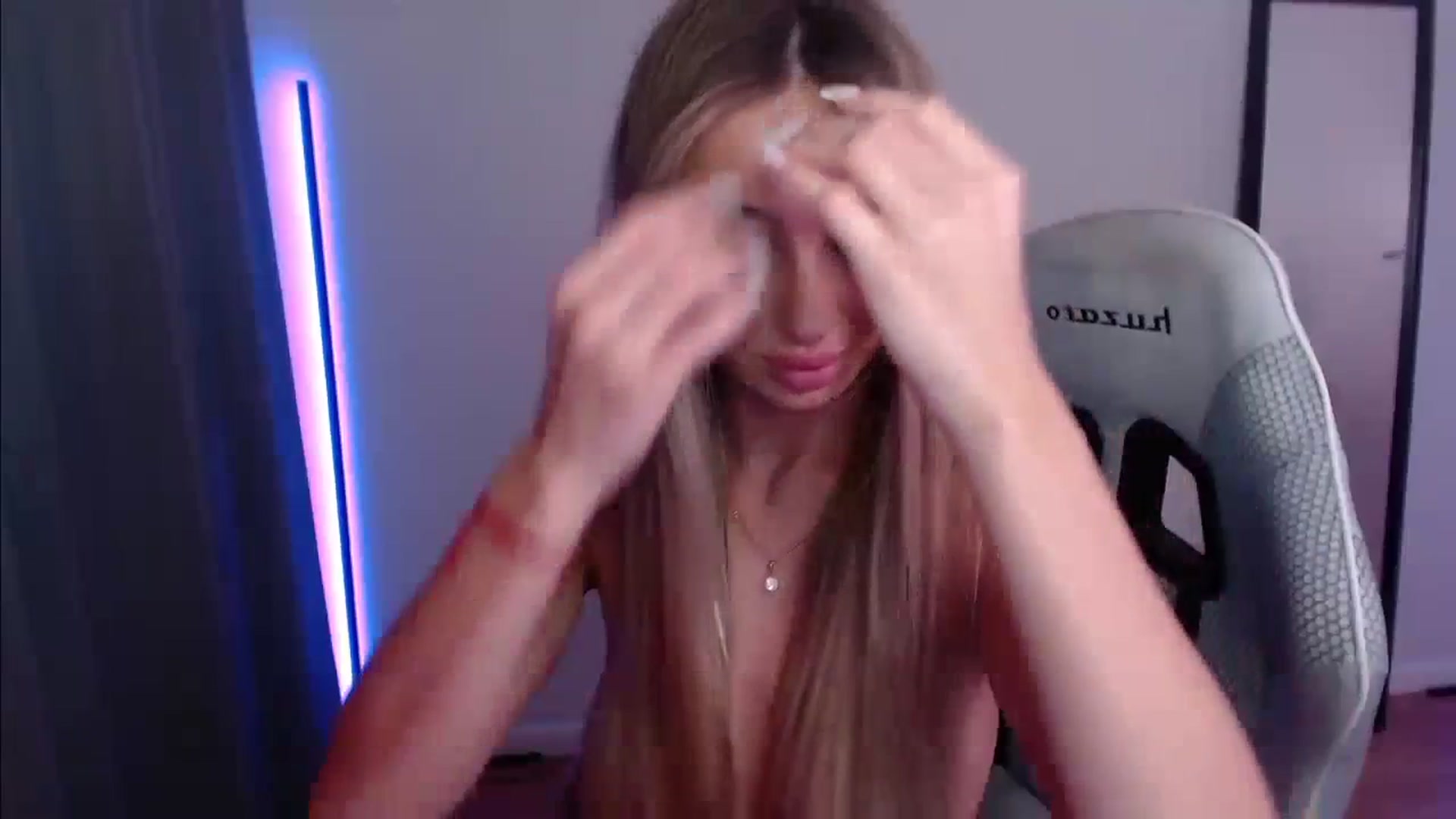 Gallery image thumbnail from AngelLove__'s myfreecams stream on, 12/09/2023, 03:14 image 19 of 20