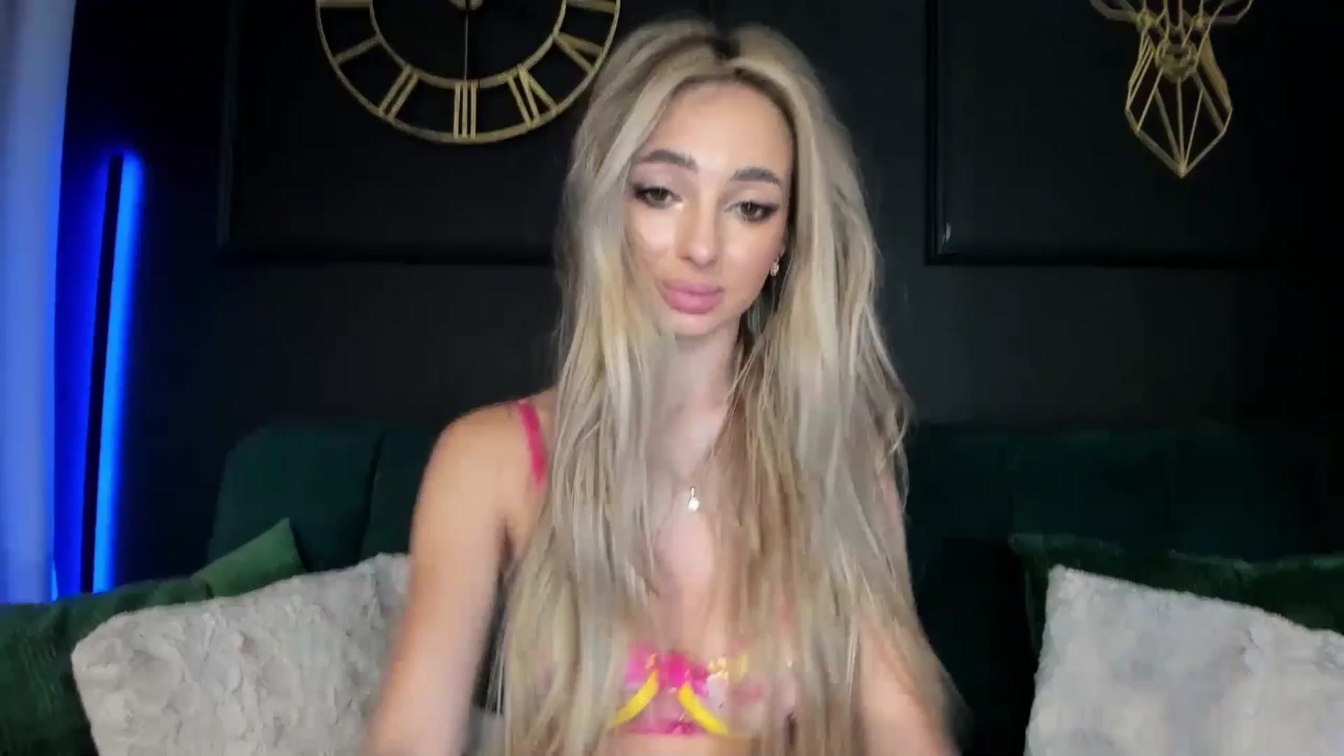 Gallery image thumbnail from AngelLove__'s myfreecams stream on, 04/17/2024, 23:37 image 16 of 20