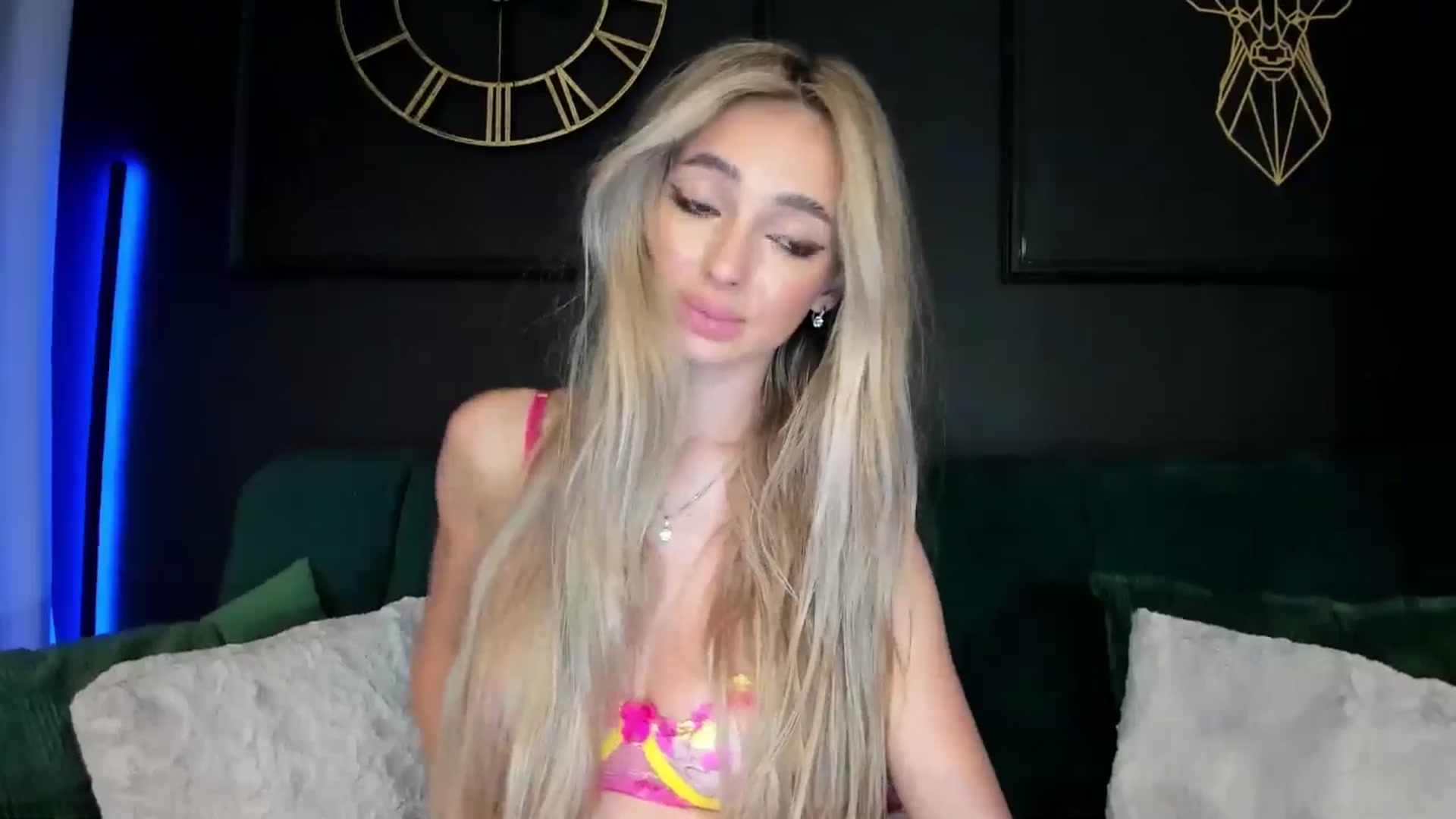 Gallery image thumbnail from AngelLove__'s myfreecams stream on, 04/17/2024, 23:37 image 12 of 20