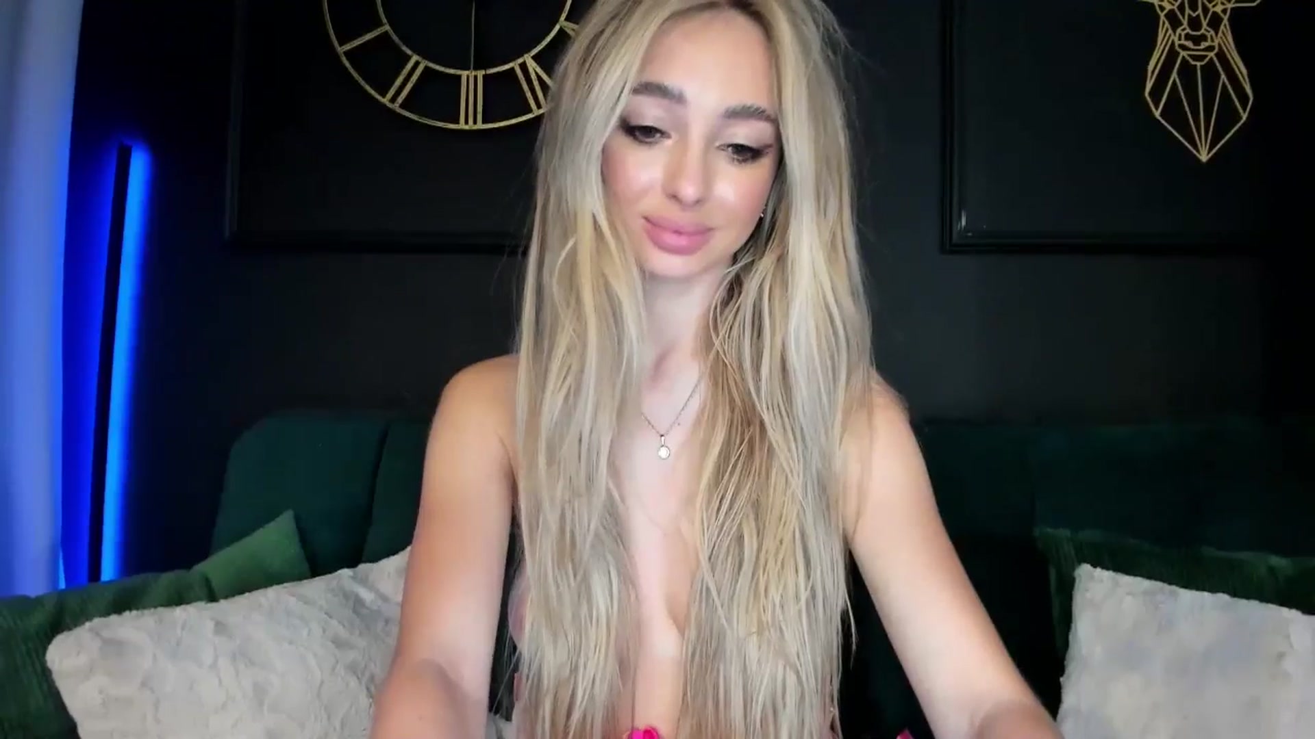 Gallery image thumbnail from AngelLove__'s myfreecams stream on, 04/17/2024, 23:37 image 20 of 20