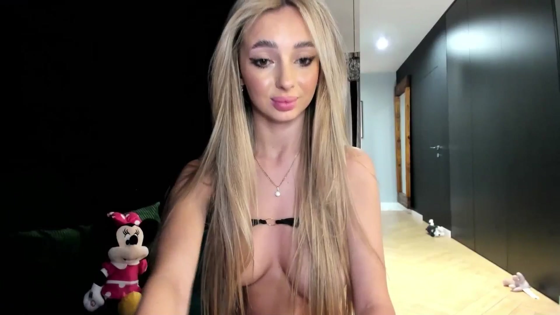 Gallery image thumbnail from AngelLove__'s myfreecams stream on, 04/26/2024, 01:18 image 13 of 20