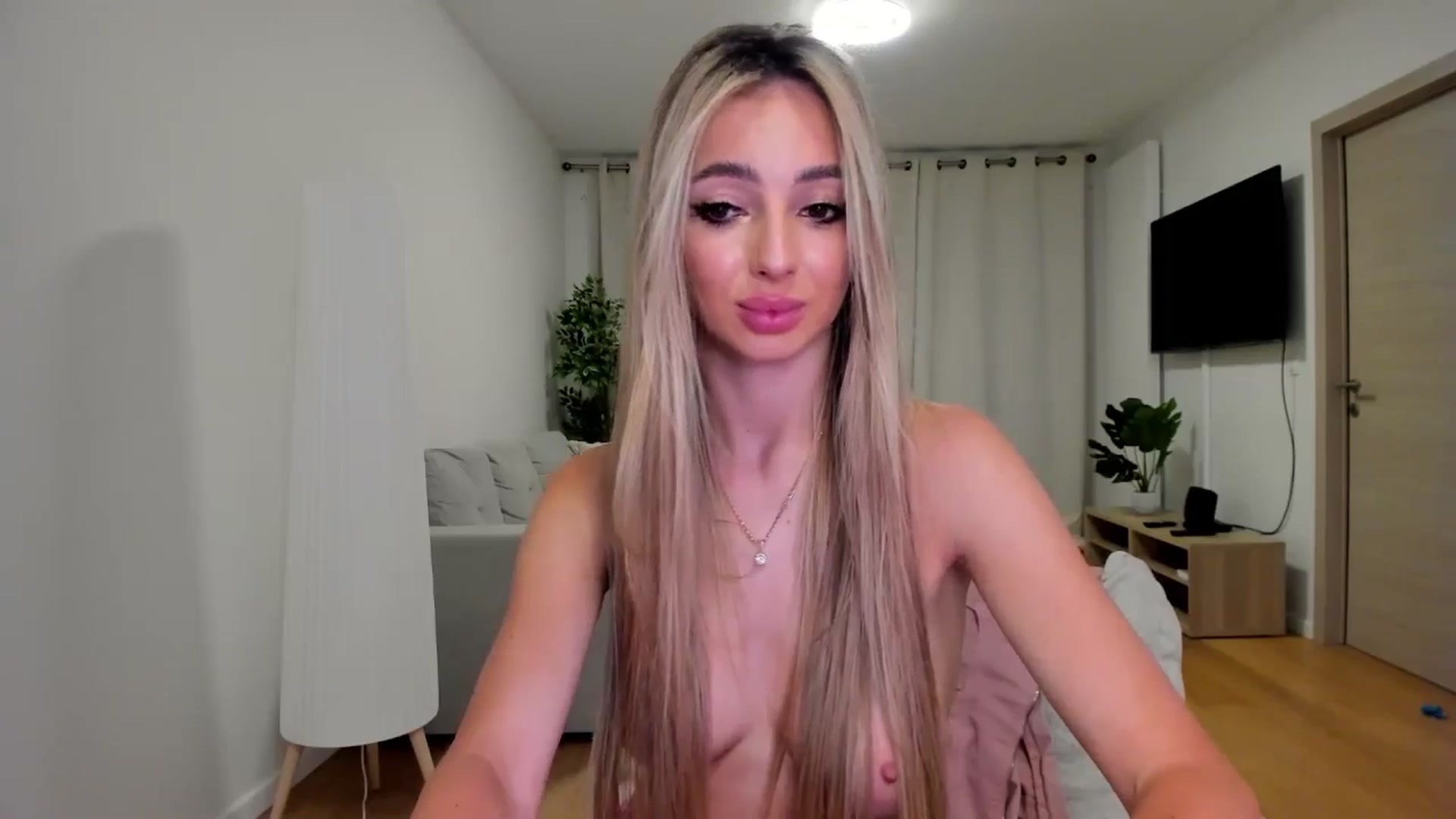 Gallery image thumbnail from AngelLove__'s myfreecams stream on, 06/10/2024, 24:03 image 15 of 20