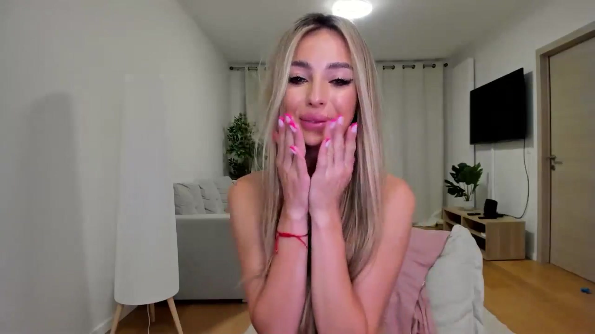 Gallery image thumbnail from AngelLove__'s myfreecams stream on, 06/10/2024, 24:55 image 7 of 20