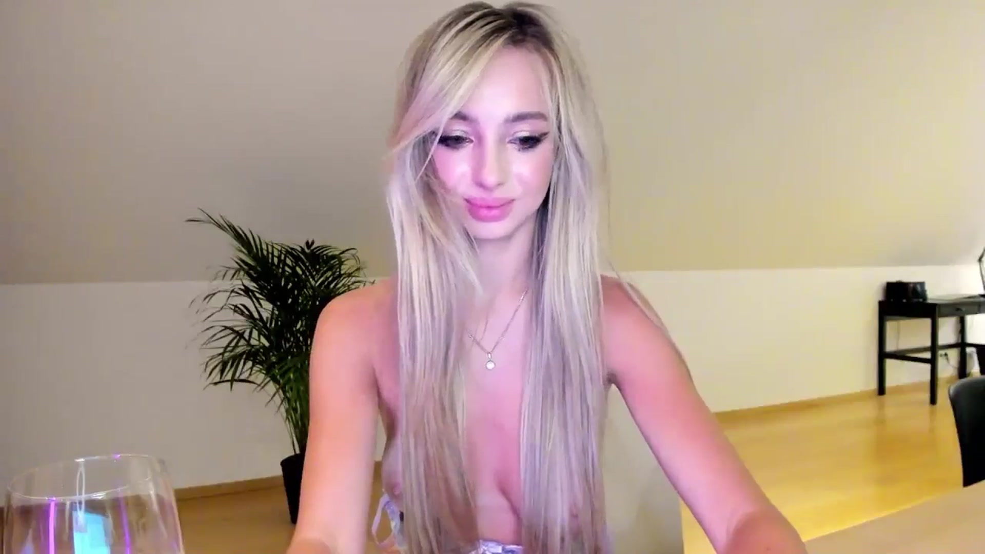 Gallery image thumbnail from AngelLove__'s myfreecams stream on, 07/02/2024, 01:27 image 20 of 20