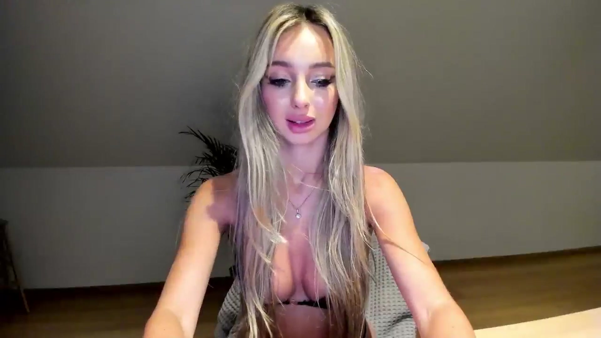 Gallery image thumbnail from AngelLove__'s myfreecams stream on, 07/03/2024, 23:38 image 6 of 20