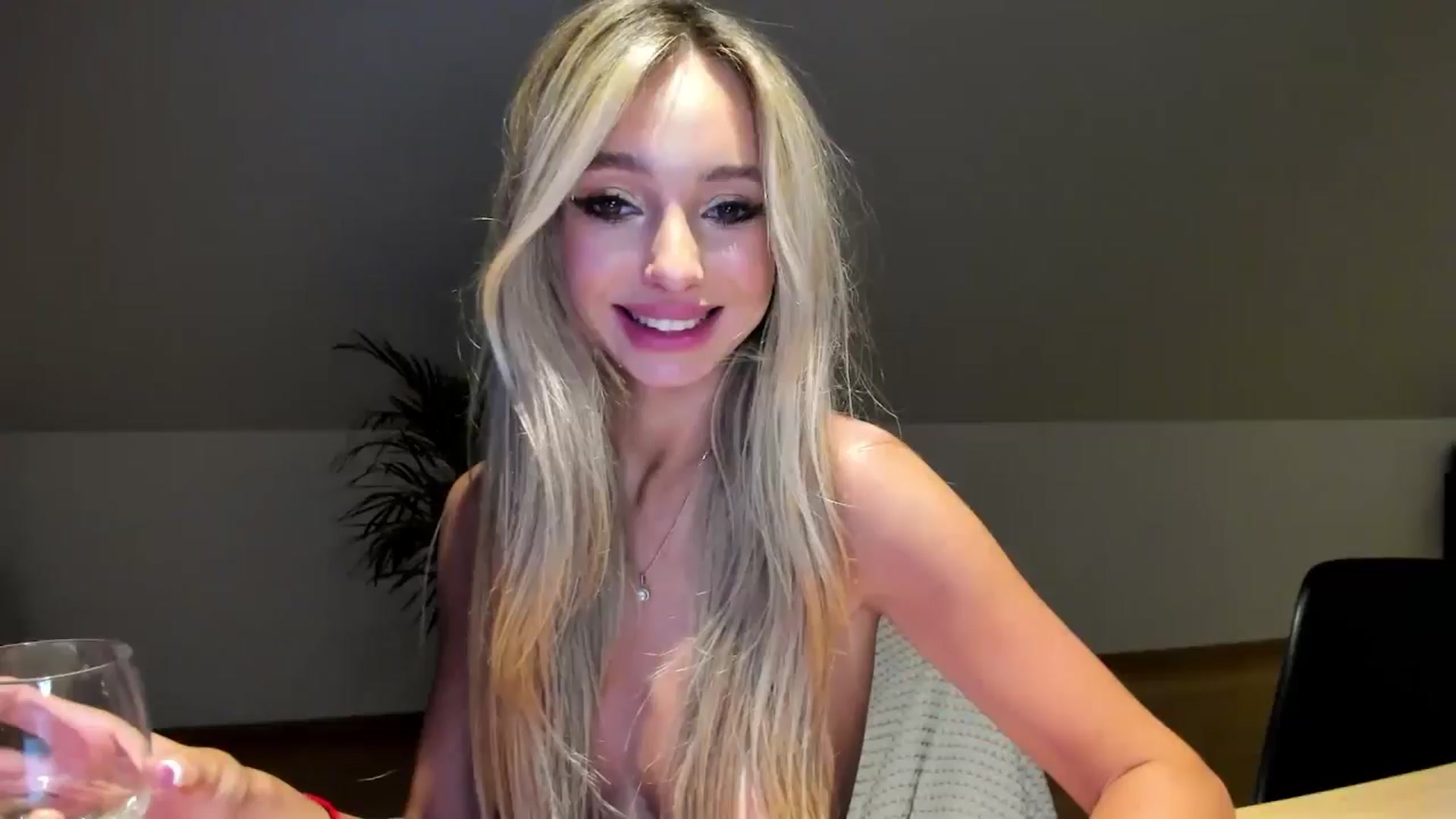 Gallery image thumbnail from AngelLove__'s myfreecams stream on, 07/06/2024, 01:45 image 11 of 20