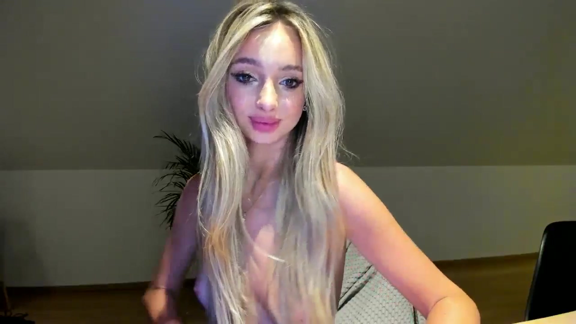 Gallery image thumbnail from AngelLove__'s myfreecams stream on, 07/06/2024, 01:45 image 5 of 20