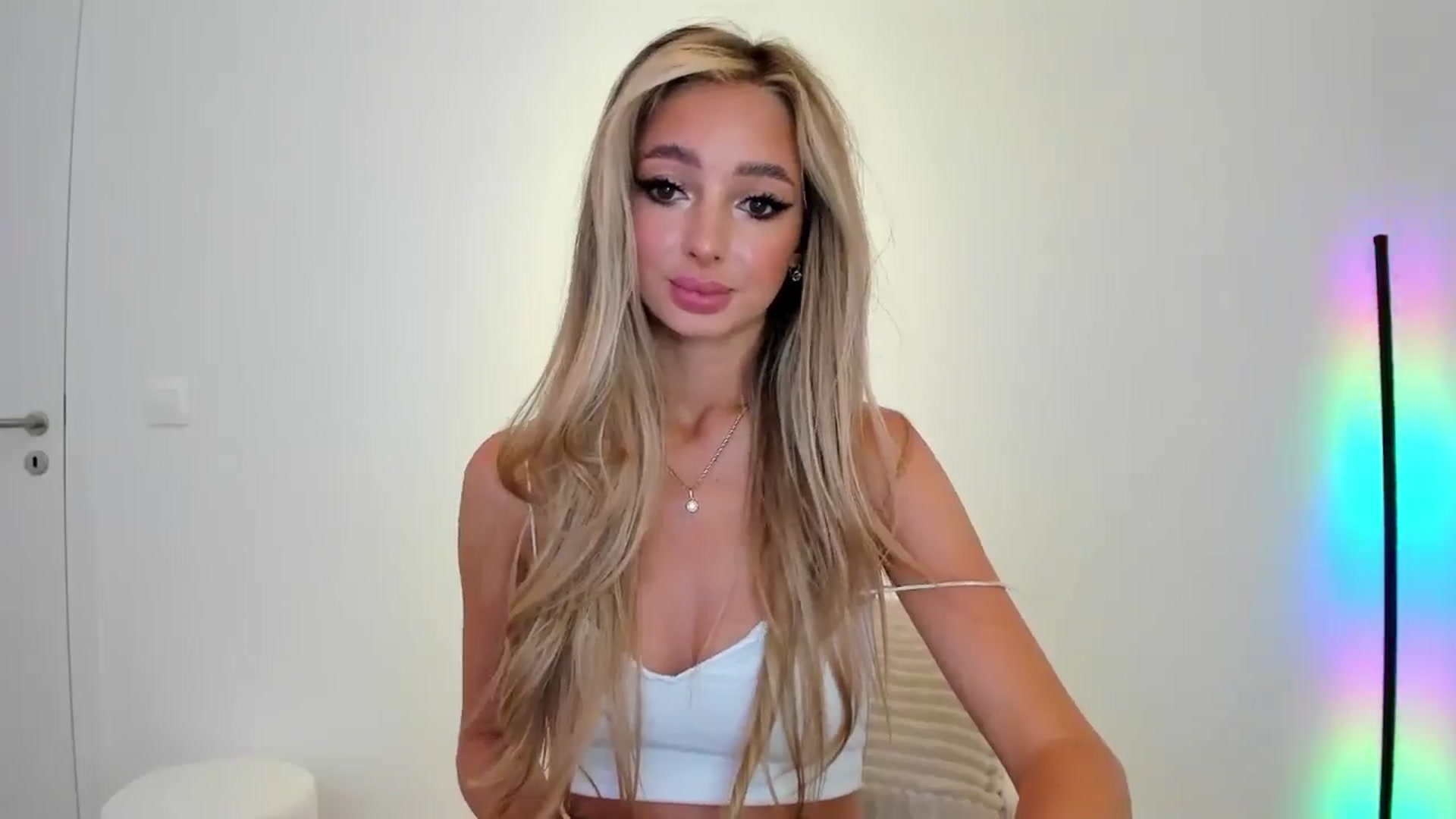 Gallery image thumbnail from AngelLove__'s myfreecams stream on, 08/25/2024, 12:31 image 17 of 20