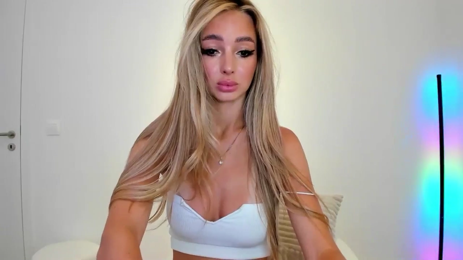 Gallery image thumbnail from AngelLove__'s myfreecams stream on, 08/25/2024, 12:31 image 7 of 20