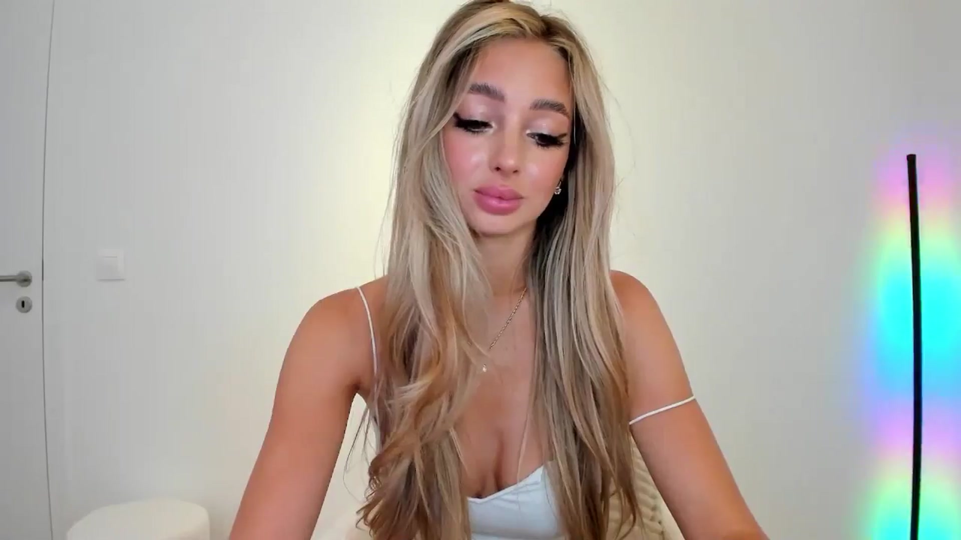 Gallery image thumbnail from AngelLove__'s myfreecams stream on, 08/25/2024, 12:31 image 20 of 20