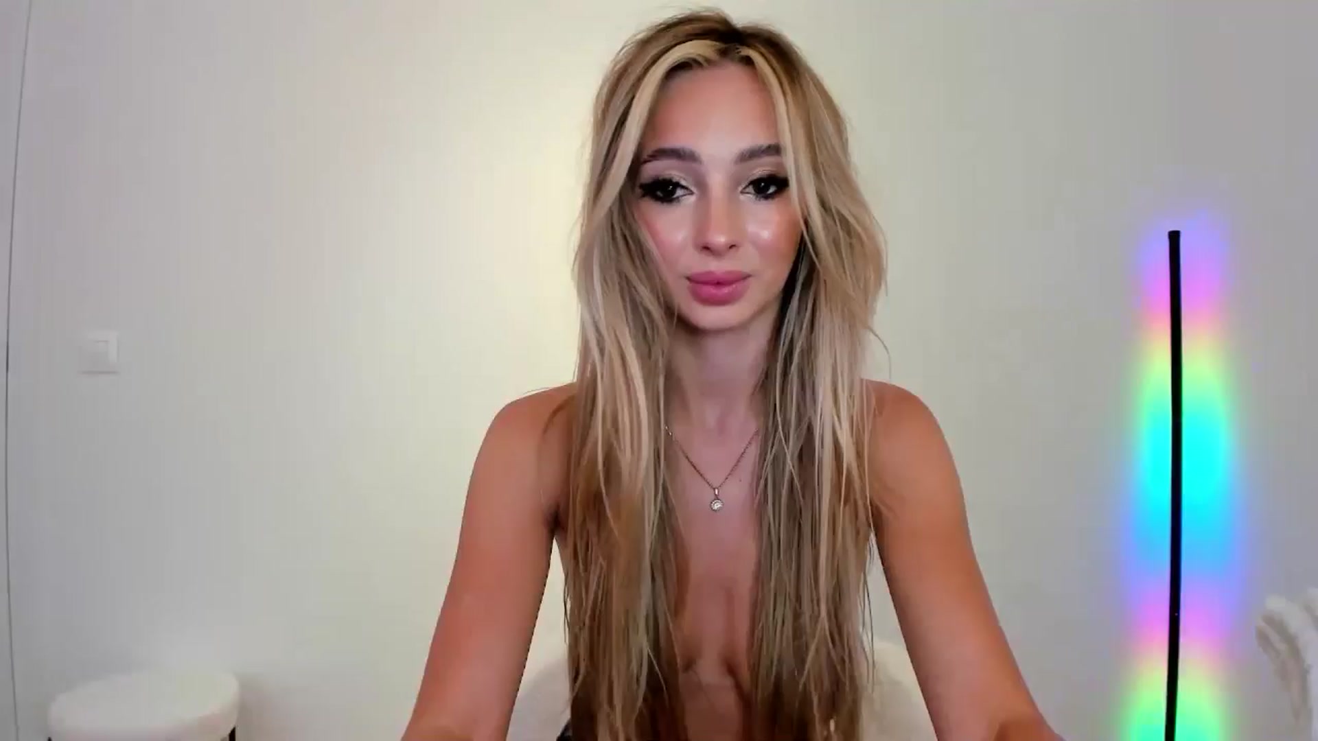 Gallery image thumbnail from AngelLove__'s myfreecams stream on, 09/01/2024, 23:24 image 16 of 20